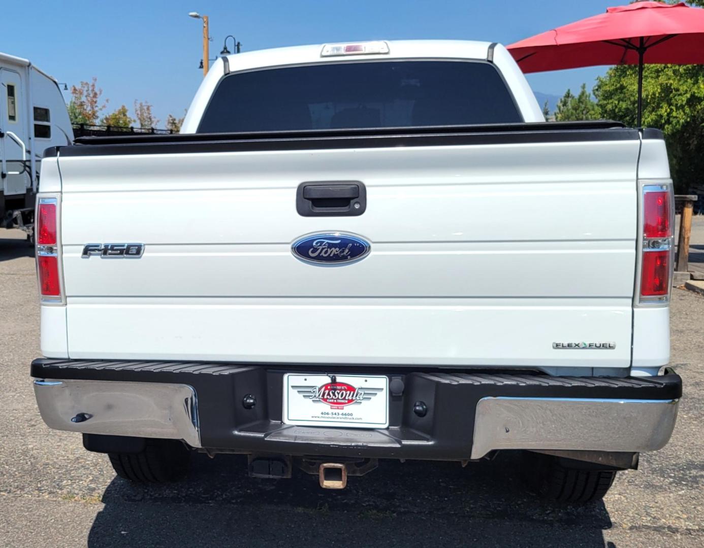 2011 White /Black Ford F-150 XLT (1FTFW1EF0BK) with an 5.0L V8 engine, 4-Speed Automatic transmission, located at 450 N Russell, Missoula, MT, 59801, (406) 543-6600, 46.874496, -114.017433 - Photo#4