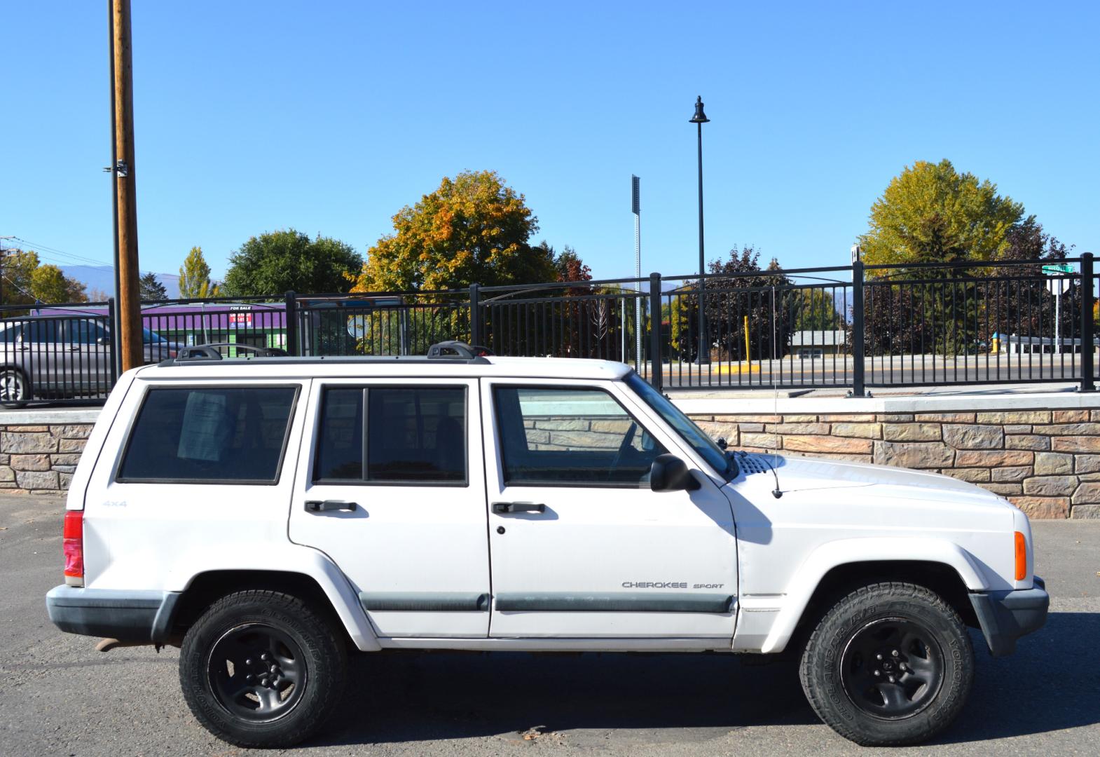 1999 White Jeep Cherokee Sport 4-Door 4WD (1J4FF68S0XL) with an 4.0L L6 OHV 12V engine, Automatic transmission, located at 450 N Russell, Missoula, MT, 59801, (406) 543-6600, 46.874496, -114.017433 - 4 Wheel Drive. Automatic Transmission. This vehicle is more then 20 years old and is not eligible for lending through our finance companies. - Photo#0