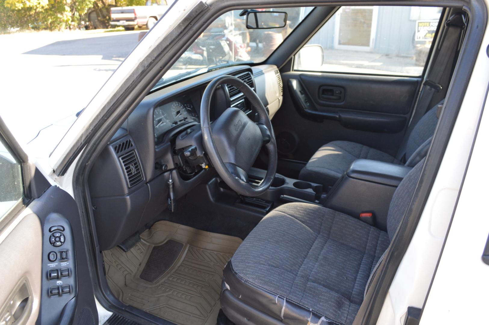 1999 White Jeep Cherokee Sport 4-Door 4WD (1J4FF68S0XL) with an 4.0L L6 OHV 12V engine, Automatic transmission, located at 450 N Russell, Missoula, MT, 59801, (406) 543-6600, 46.874496, -114.017433 - 4 Wheel Drive. Automatic Transmission. This vehicle is more then 20 years old and is not eligible for lending through our finance companies. - Photo#12