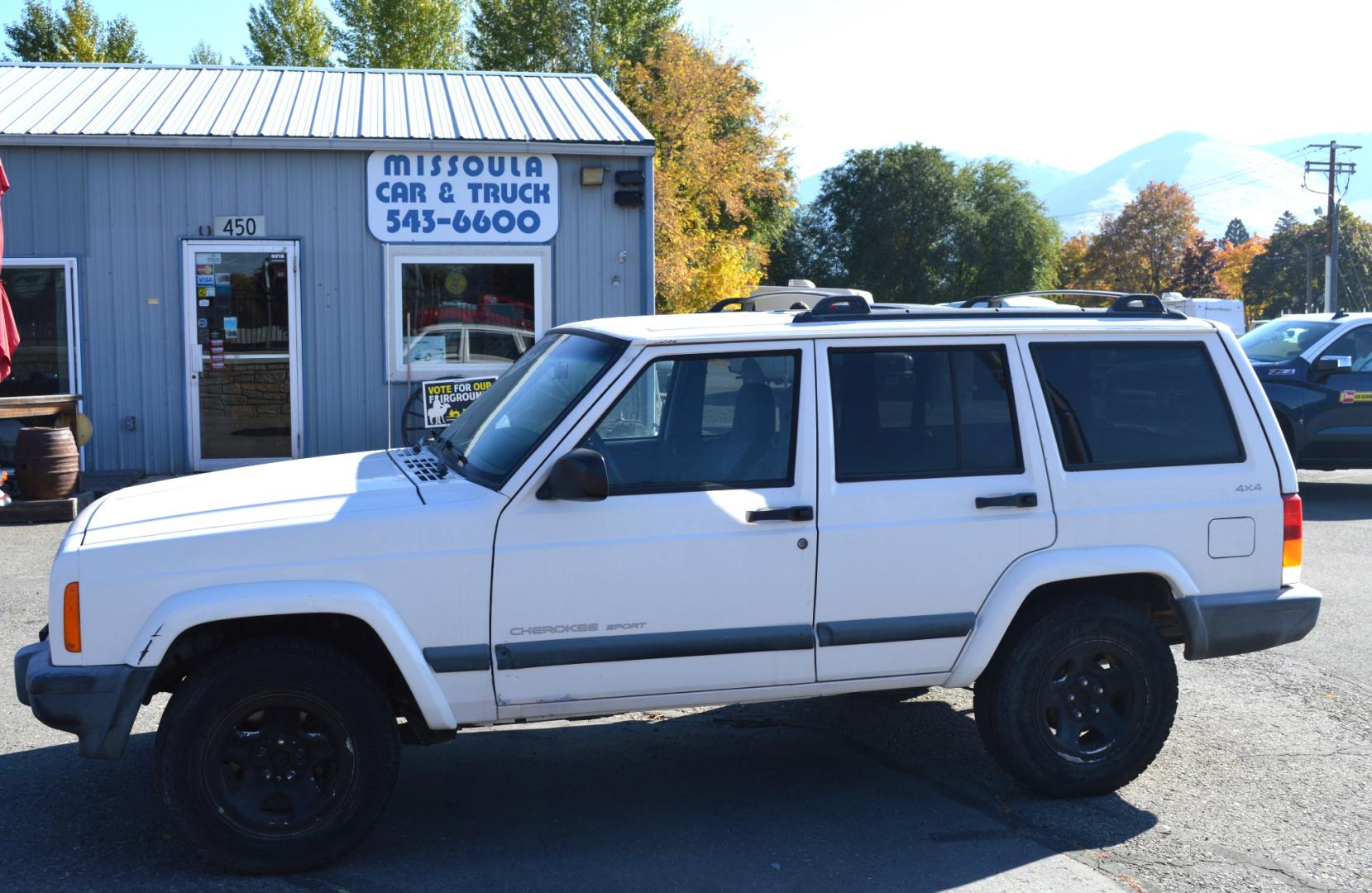 1999 White Jeep Cherokee Sport 4-Door 4WD (1J4FF68S0XL) with an 4.0L L6 OHV 12V engine, Automatic transmission, located at 450 N Russell, Missoula, MT, 59801, (406) 543-6600, 46.874496, -114.017433 - 4 Wheel Drive. Automatic Transmission. This vehicle is more then 20 years old and is not eligible for lending through our finance companies. - Photo#1