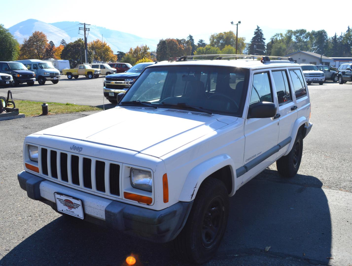 1999 White Jeep Cherokee Sport 4-Door 4WD (1J4FF68S0XL) with an 4.0L L6 OHV 12V engine, Automatic transmission, located at 450 N Russell, Missoula, MT, 59801, (406) 543-6600, 46.874496, -114.017433 - 4 Wheel Drive. Automatic Transmission. This vehicle is more then 20 years old and is not eligible for lending through our finance companies. - Photo#2