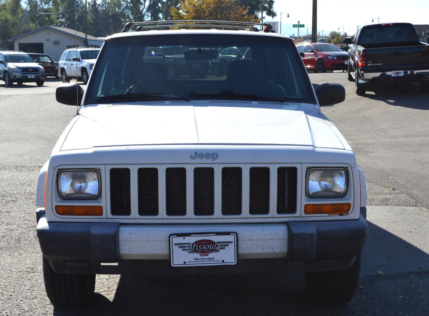 1999 White Jeep Cherokee Sport 4-Door 4WD (1J4FF68S0XL) with an 4.0L L6 OHV 12V engine, Automatic transmission, located at 450 N Russell, Missoula, MT, 59801, (406) 543-6600, 46.874496, -114.017433 - 4 Wheel Drive. Automatic Transmission. This vehicle is more then 20 years old and is not eligible for lending through our finance companies. - Photo#4