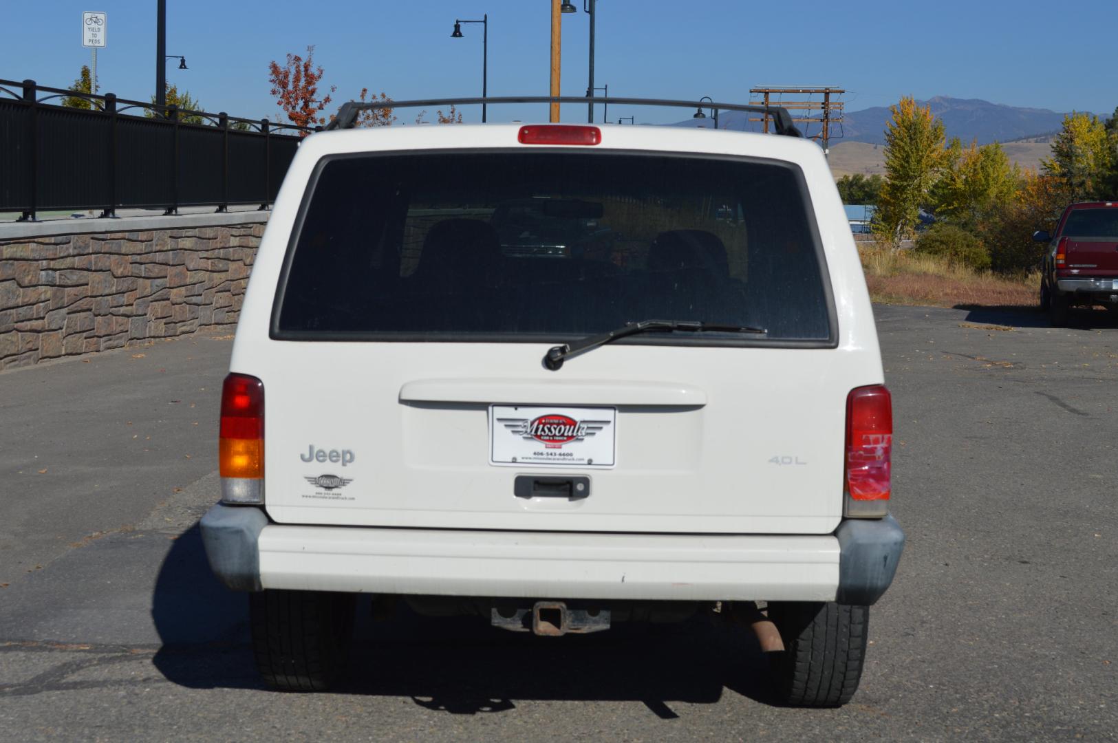 1999 White Jeep Cherokee Sport 4-Door 4WD (1J4FF68S0XL) with an 4.0L L6 OHV 12V engine, Automatic transmission, located at 450 N Russell, Missoula, MT, 59801, (406) 543-6600, 46.874496, -114.017433 - 4 Wheel Drive. Automatic Transmission. This vehicle is more then 20 years old and is not eligible for lending through our finance companies. - Photo#6