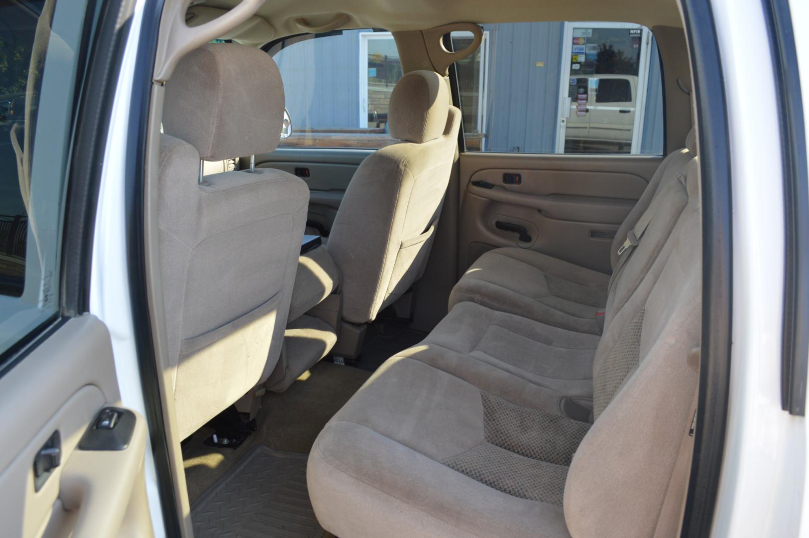 2007 White Chevrolet Silverado 1500 LT1 Crew Cab 4WD (2GCEK13V571) with an 4.8L V8 OHV 16V engine, 4-Speed Automatic Overdrive transmission, located at 450 N Russell, Missoula, MT, 59801, (406) 543-6600, 46.874496, -114.017433 - Photo#12