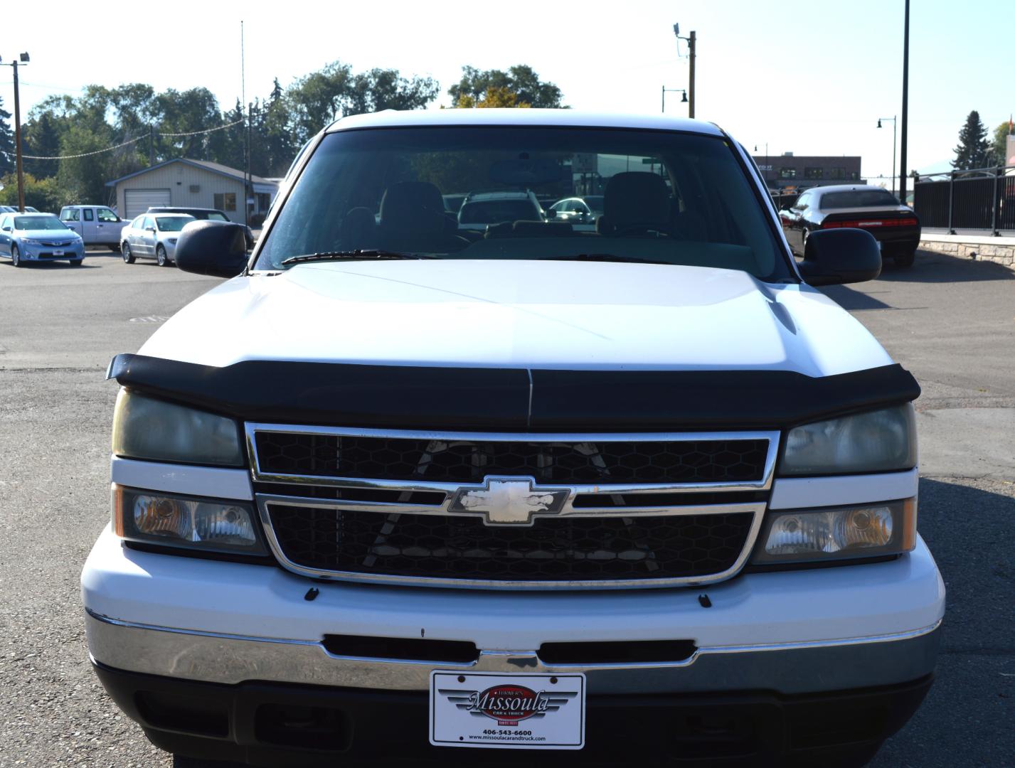 2007 White Chevrolet Silverado 1500 LT1 Crew Cab 4WD (2GCEK13V571) with an 4.8L V8 OHV 16V engine, 4-Speed Automatic Overdrive transmission, located at 450 N Russell, Missoula, MT, 59801, (406) 543-6600, 46.874496, -114.017433 - Photo#6