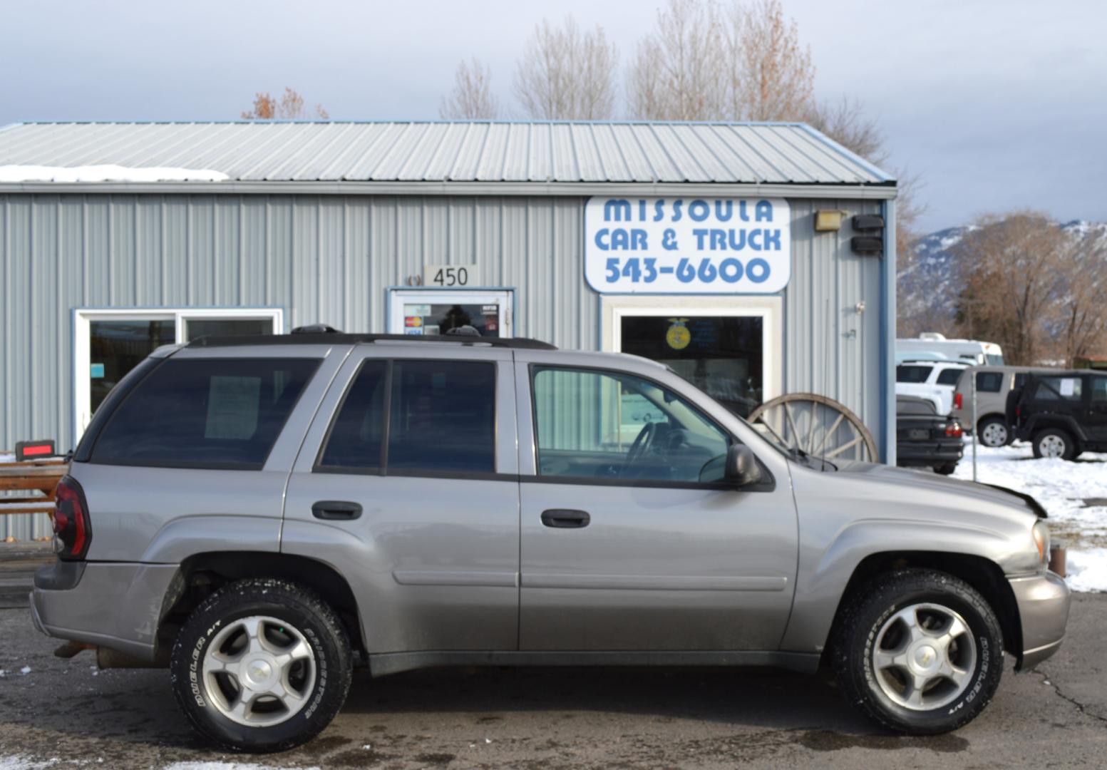 2006 Pewter Chevrolet TrailBlazer LS 4WD (1GNDT13S662) with an 4.2L L6 DOHC 24V engine, 4-Speed Automatic Overdrive transmission, located at 450 N Russell, Missoula, MT, 59801, (406) 543-6600, 46.874496, -114.017433 - Great Running SUV. Automatic Transmission. Power Sunroof. Air Conditioning. Power Windows. Cruise. Tilt. AM/FM CD. - Photo#0