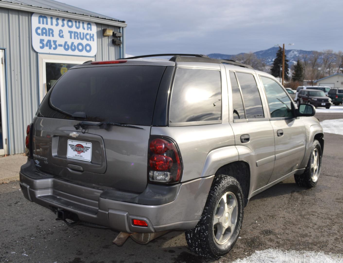 2006 Pewter Chevrolet TrailBlazer LS 4WD (1GNDT13S662) with an 4.2L L6 DOHC 24V engine, 4-Speed Automatic Overdrive transmission, located at 450 N Russell, Missoula, MT, 59801, (406) 543-6600, 46.874496, -114.017433 - Great Running SUV. Automatic Transmission. Power Sunroof. Air Conditioning. Power Windows. Cruise. Tilt. AM/FM CD. - Photo#1