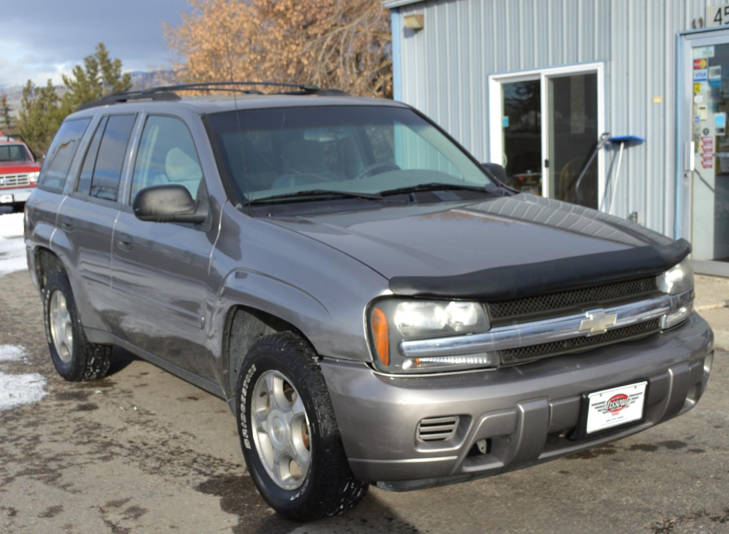 2006 Pewter Chevrolet TrailBlazer LS 4WD (1GNDT13S662) with an 4.2L L6 DOHC 24V engine, 4-Speed Automatic Overdrive transmission, located at 450 N Russell, Missoula, MT, 59801, (406) 543-6600, 46.874496, -114.017433 - Great Running SUV. Automatic Transmission. Power Sunroof. Air Conditioning. Power Windows. Cruise. Tilt. AM/FM CD. - Photo#7