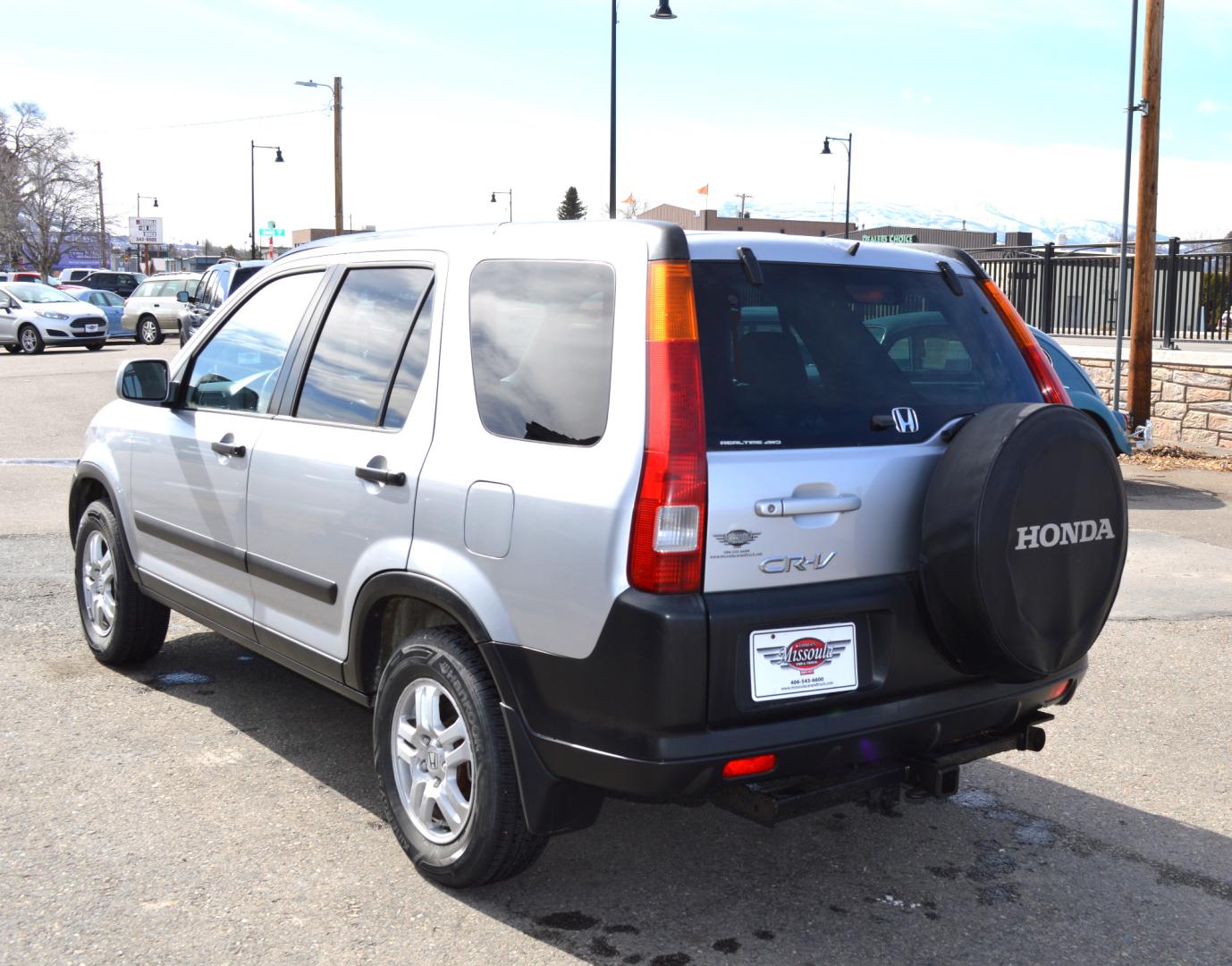 2004 Silver Honda CR-V EX 4WD (JHLRD77814C) with an 2.4L L4 DOHC 16V engine, 5-Speed Manual Overdrive transmission, located at 450 N Russell, Missoula, MT, 59801, (406) 543-6600, 46.874496, -114.017433 - Runs Great. New Clutch. Power Sunroof. Hard to find 5 Speed. ! Very clean All Wheel Drive. Air Conditioning. Power Windows. Cruise. - Photo#5