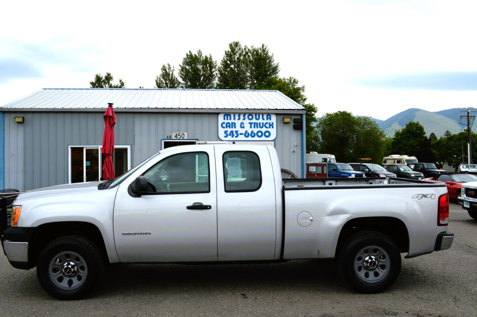 2010 Silver /Black GMC Sierra 1500 Work Truck Ext. Cab 4WD (1GTSKTE38AZ) with an 5.3L V8 OHV 16V FFV engine, 4-Speed Automatic transmission, located at 450 N Russell, Missoula, MT, 59801, (406) 543-6600, 46.874496, -114.017433 - Runs Great! 4 Wheel Drive. Extra Cab. Automatic Transmission. Air conditioning. Cruise Control. Power Windows. Towing Package. - Photo#1