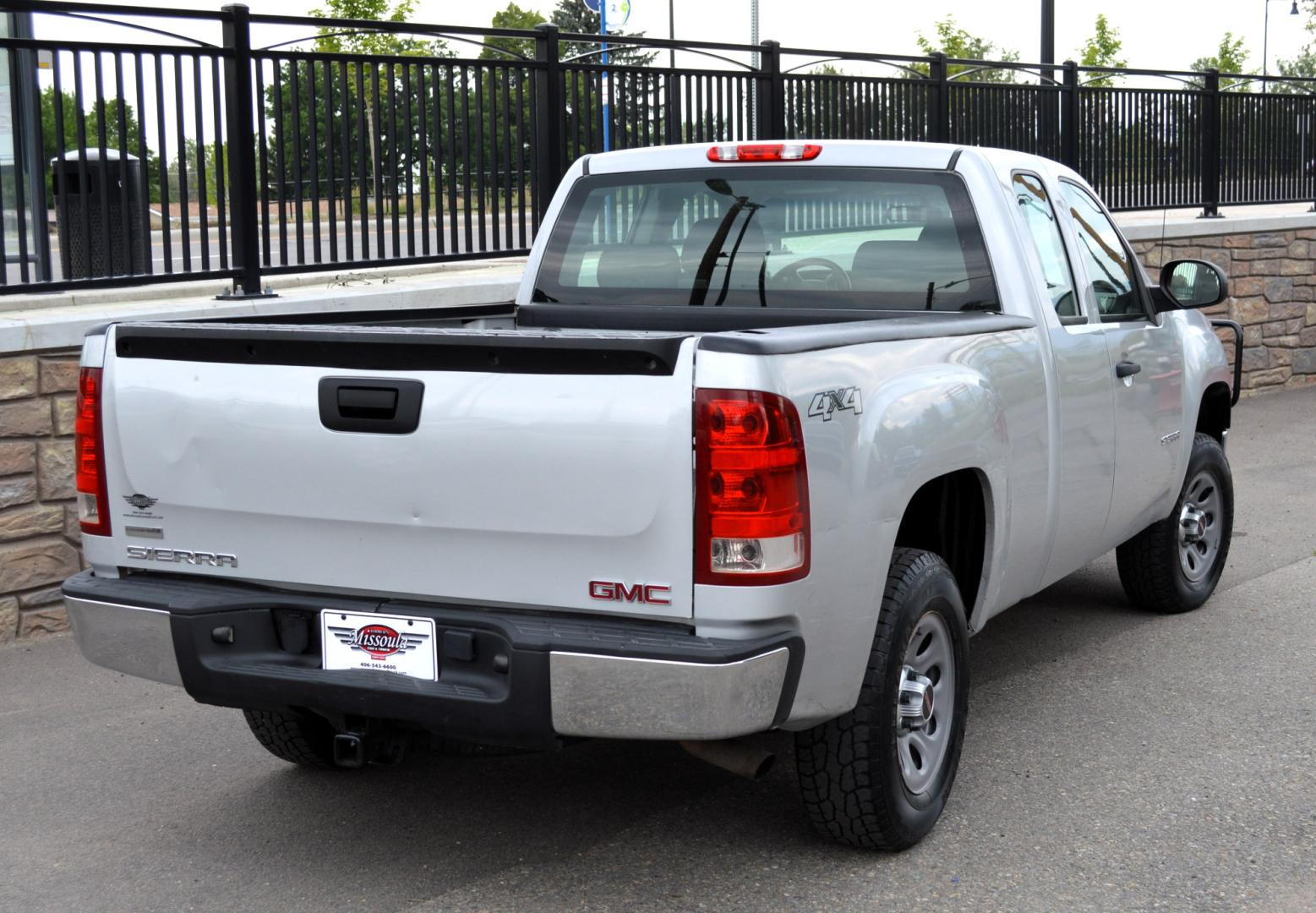 2010 Silver /Black GMC Sierra 1500 Work Truck Ext. Cab 4WD (1GTSKTE38AZ) with an 5.3L V8 OHV 16V FFV engine, 4-Speed Automatic transmission, located at 450 N Russell, Missoula, MT, 59801, (406) 543-6600, 46.874496, -114.017433 - Runs Great! 4 Wheel Drive. Extra Cab. Automatic Transmission. Air conditioning. Cruise Control. Power Windows. Towing Package. - Photo#3