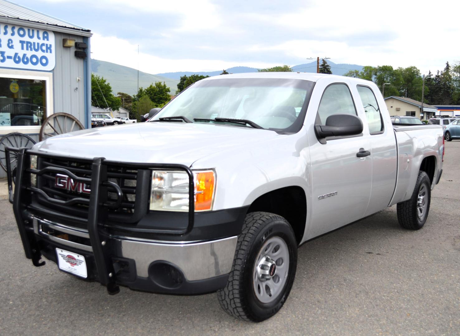 2010 Silver /Black GMC Sierra 1500 Work Truck Ext. Cab 4WD (1GTSKTE38AZ) with an 5.3L V8 OHV 16V FFV engine, 4-Speed Automatic transmission, located at 450 N Russell, Missoula, MT, 59801, (406) 543-6600, 46.874496, -114.017433 - Runs Great! 4 Wheel Drive. Extra Cab. Automatic Transmission. Air conditioning. Cruise Control. Power Windows. Towing Package. - Photo#6