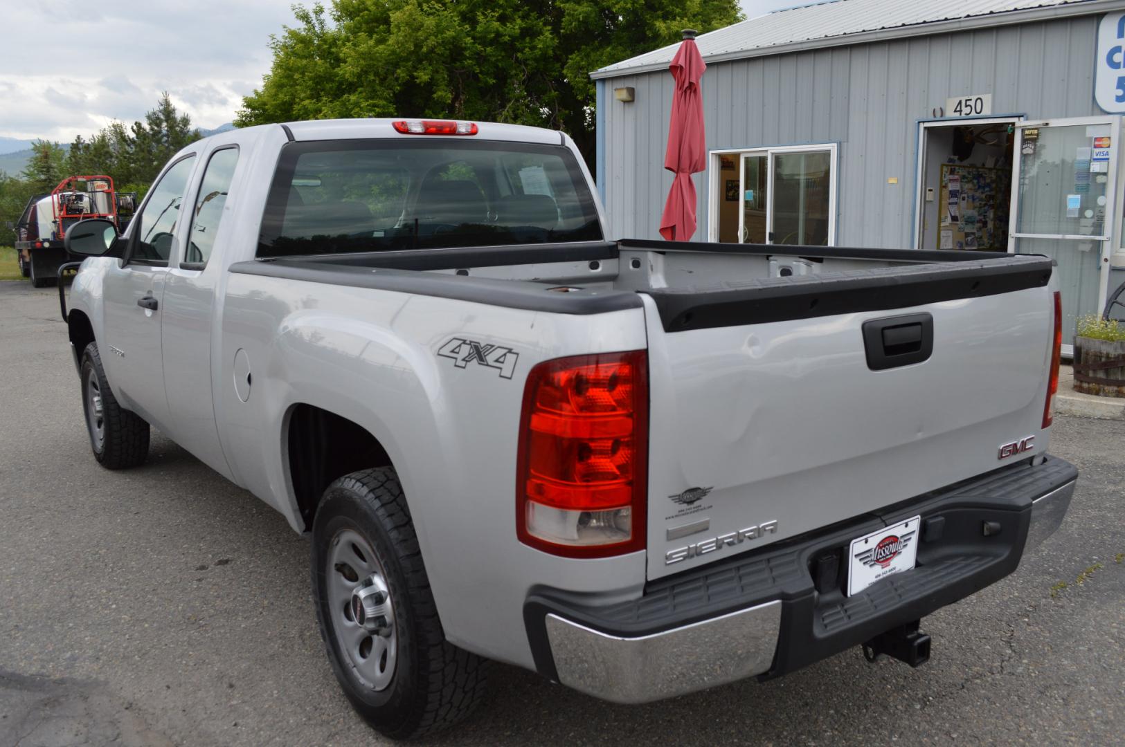 2010 Silver /Black GMC Sierra 1500 Work Truck Ext. Cab 4WD (1GTSKTE38AZ) with an 5.3L V8 OHV 16V FFV engine, 4-Speed Automatic transmission, located at 450 N Russell, Missoula, MT, 59801, (406) 543-6600, 46.874496, -114.017433 - Runs Great! 4 Wheel Drive. Extra Cab. Automatic Transmission. Air conditioning. Cruise Control. Power Windows. Towing Package. - Photo#7