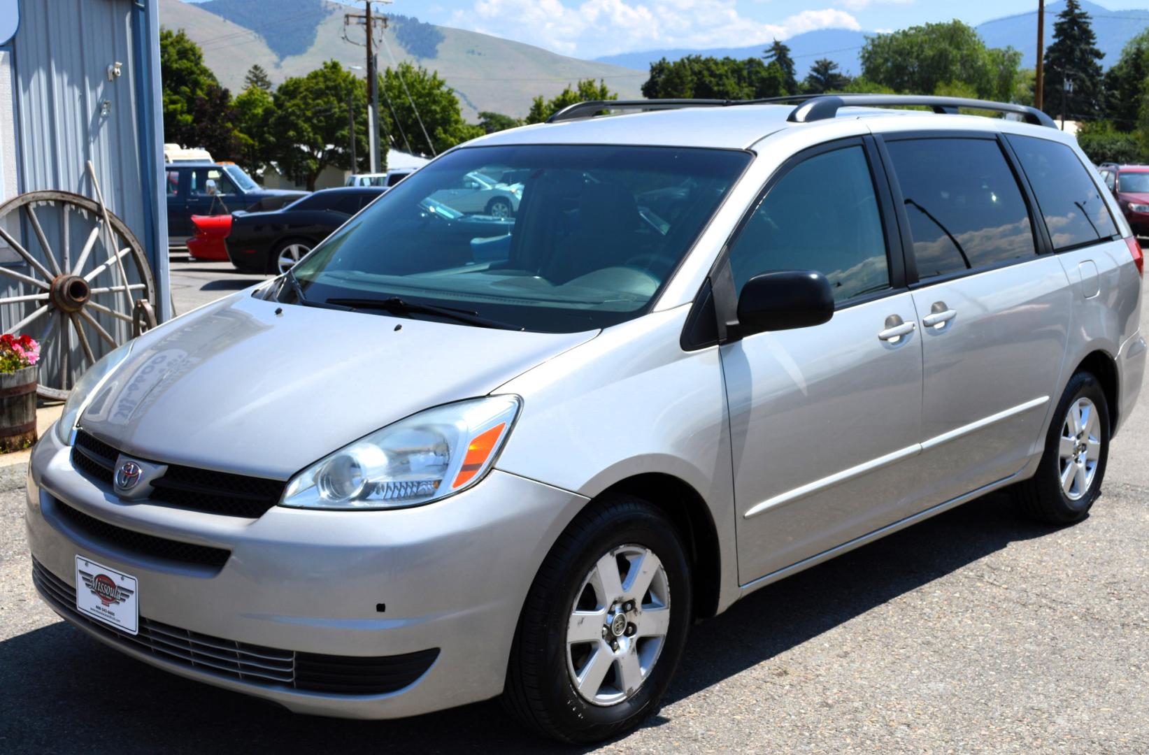 2004 Silver Toyota Sienna LE - 7 Passenger (5TDZA23C04S) with an 3.3L V6 DOHC 24V engine, 5-Speed Automatic Overdrive transmission, located at 450 N Russell, Missoula, MT, 59801, (406) 543-6600, 46.874496, -114.017433 - 3rd Row Seating. Rear Entertainment. Air. Cruise. Tilt. Power Windows. - Photo#1