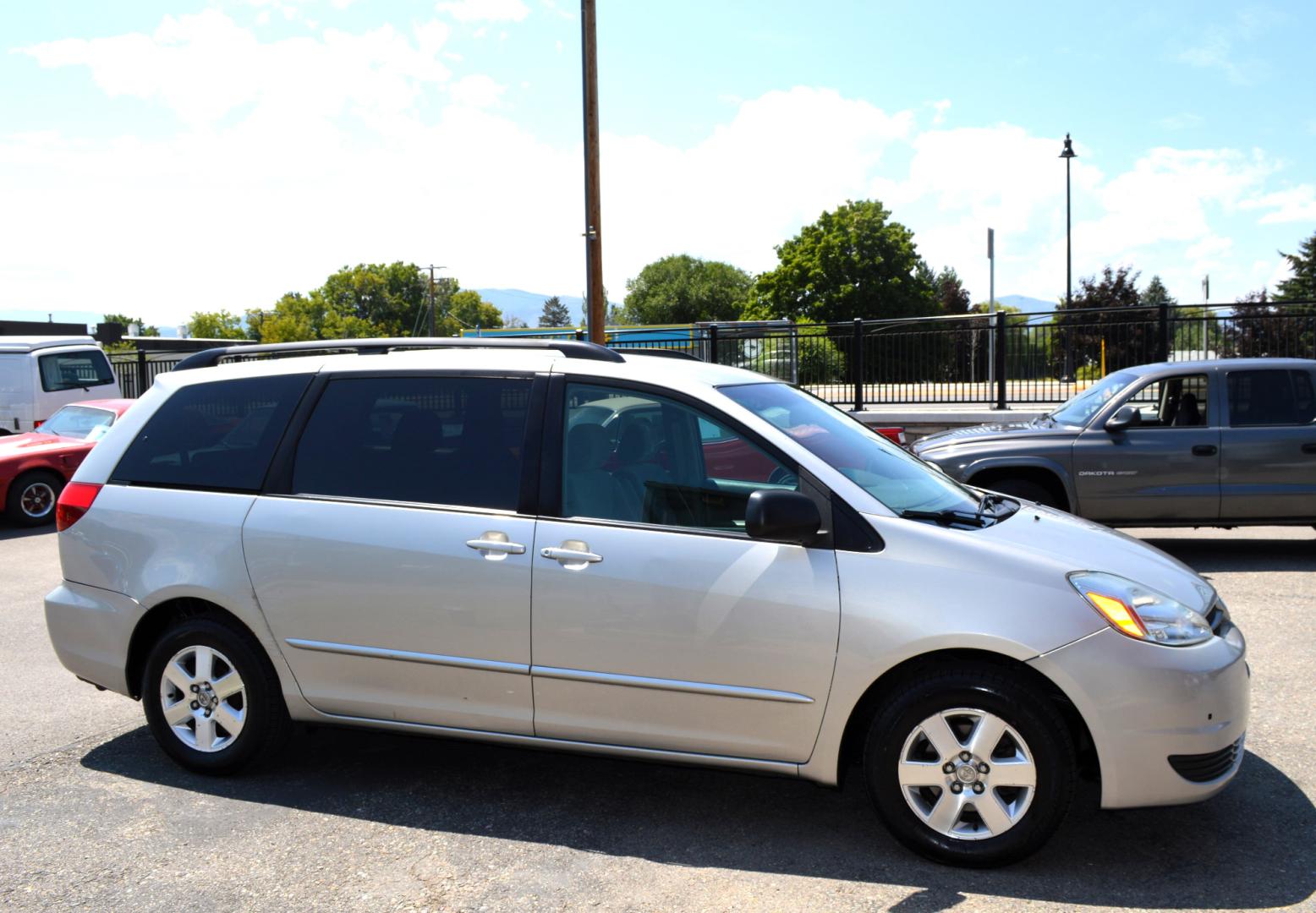 2004 Silver Toyota Sienna LE - 7 Passenger (5TDZA23C04S) with an 3.3L V6 DOHC 24V engine, 5-Speed Automatic Overdrive transmission, located at 450 N Russell, Missoula, MT, 59801, (406) 543-6600, 46.874496, -114.017433 - 3rd Row Seating. Rear Entertainment. Air. Cruise. Tilt. Power Windows. - Photo#2