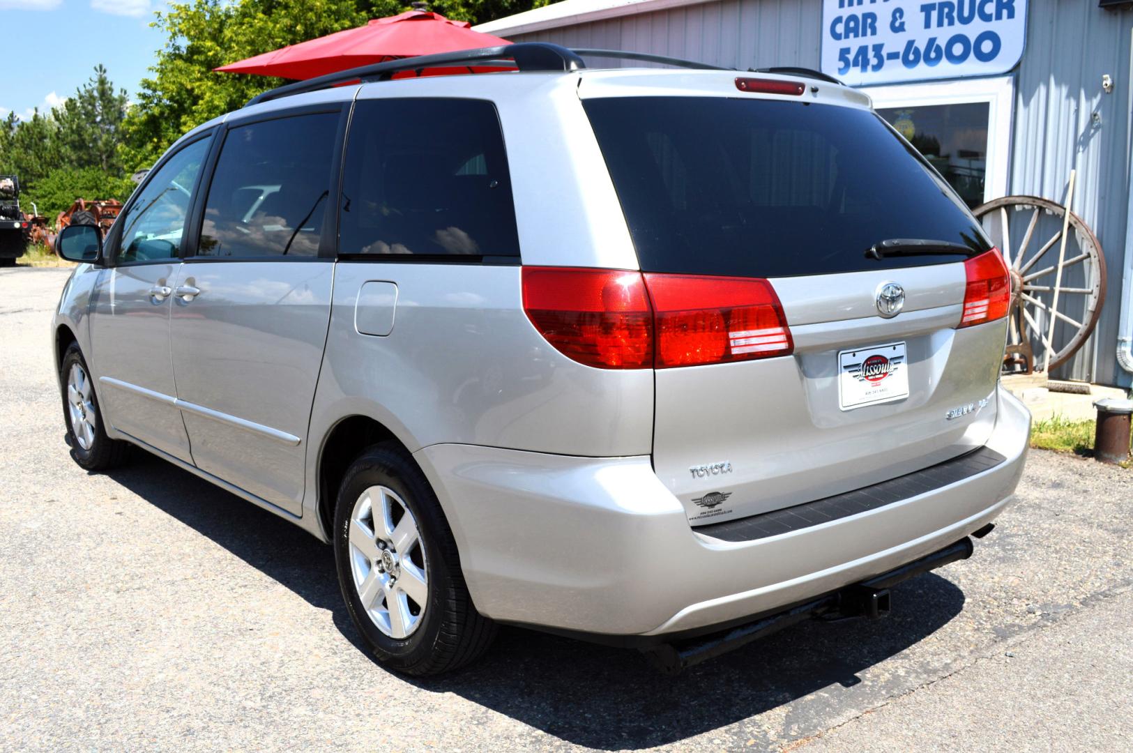 2004 Silver Toyota Sienna LE - 7 Passenger (5TDZA23C04S) with an 3.3L V6 DOHC 24V engine, 5-Speed Automatic Overdrive transmission, located at 450 N Russell, Missoula, MT, 59801, (406) 543-6600, 46.874496, -114.017433 - 3rd Row Seating. Rear Entertainment. Air. Cruise. Tilt. Power Windows. - Photo#5