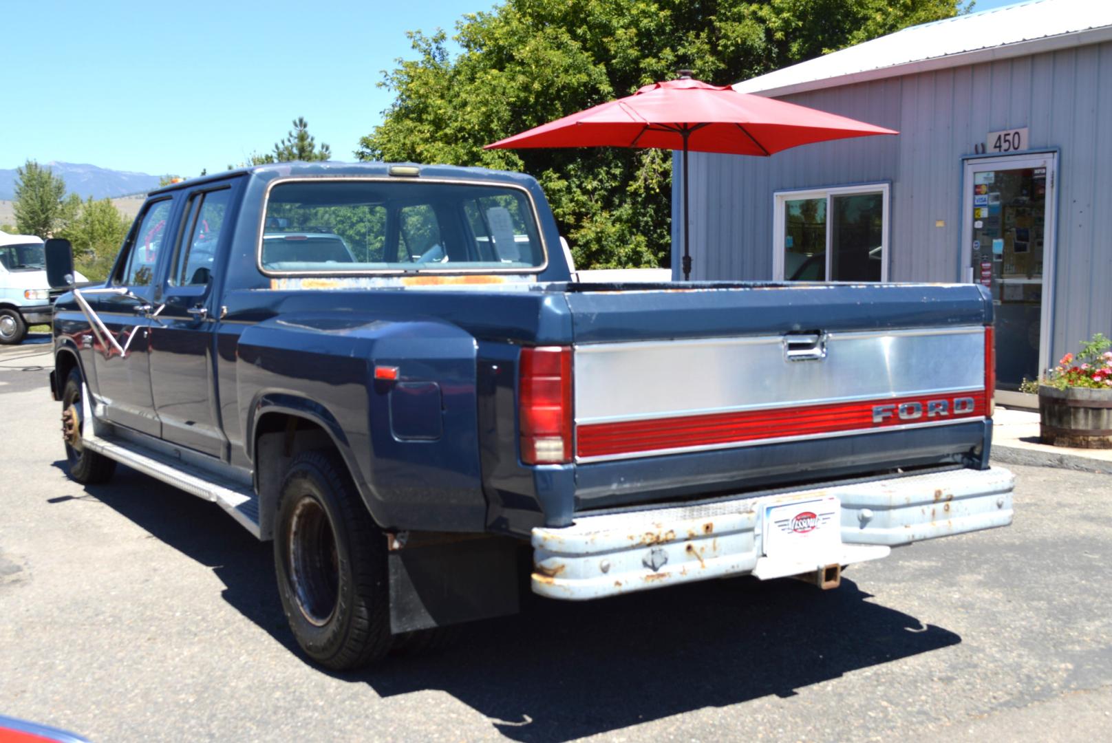 1986 Blue /Blue Ford F-350 Base (2FTJW35LXGC) with an 7.5L V8 OHV 16V engine, Automatic transmission, located at 450 N Russell, Missoula, MT, 59801, (406) 543-6600, 46.874496, -114.017433 - 1 Ton Dually Long Box CrewCab. Rear Wheel Drive. 7.5 Liter V8. Automatic Transmission. 43K Original Miles. Interior is close to Perfect. Clear Coat is pealing some. This vehicle is more then 20 years old and is not eligible for lending through our finance companies. - Photo#8