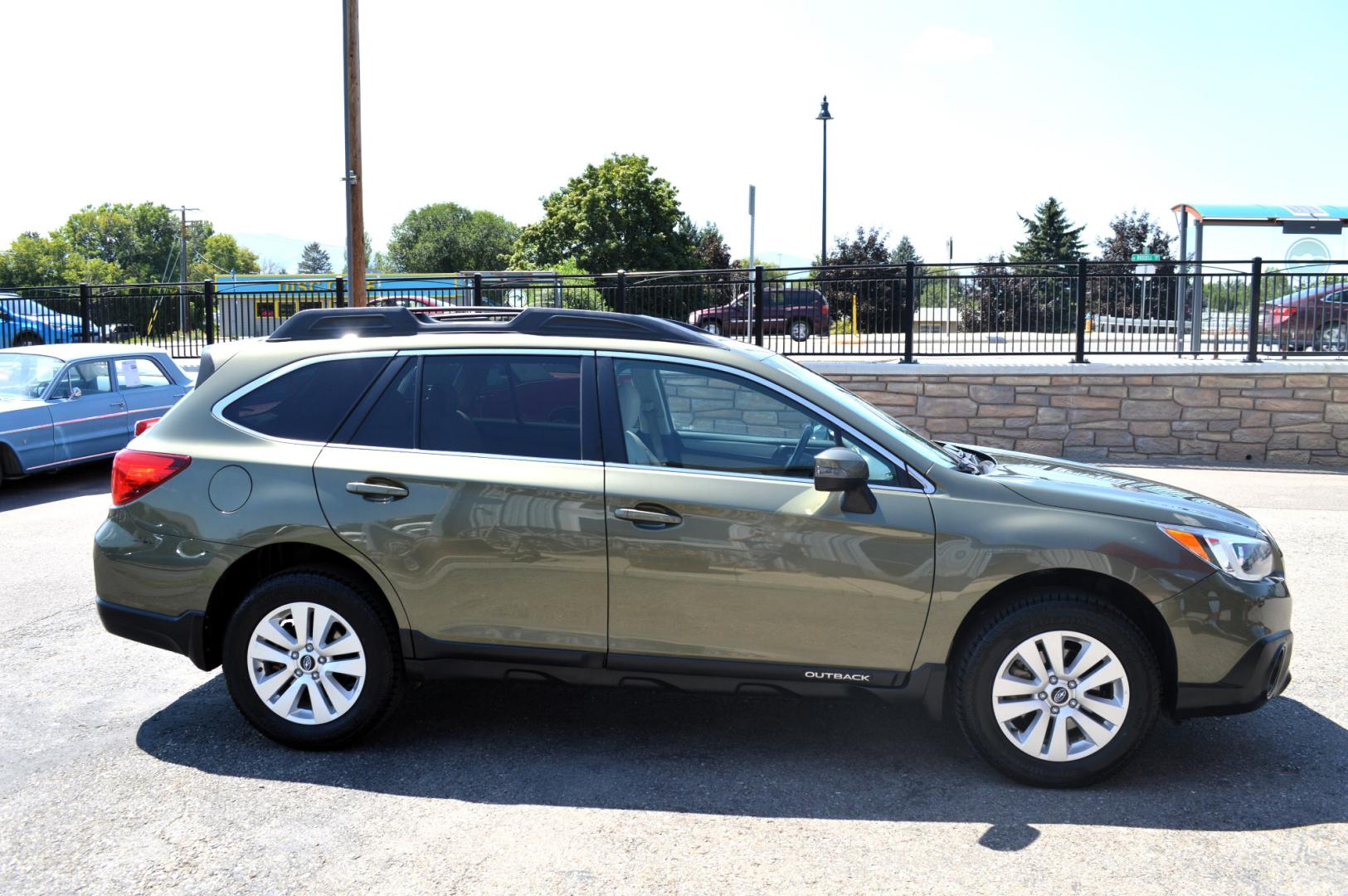 2015 Green /White Subaru Outback 2.5i Premium (4S4BSAFC5F3) with an 2.5L H4 DOHC 16V engine, 6-Speed Automatic transmission, located at 450 N Russell, Missoula, MT, 59801, (406) 543-6600, 46.874496, -114.017433 - Photo#4