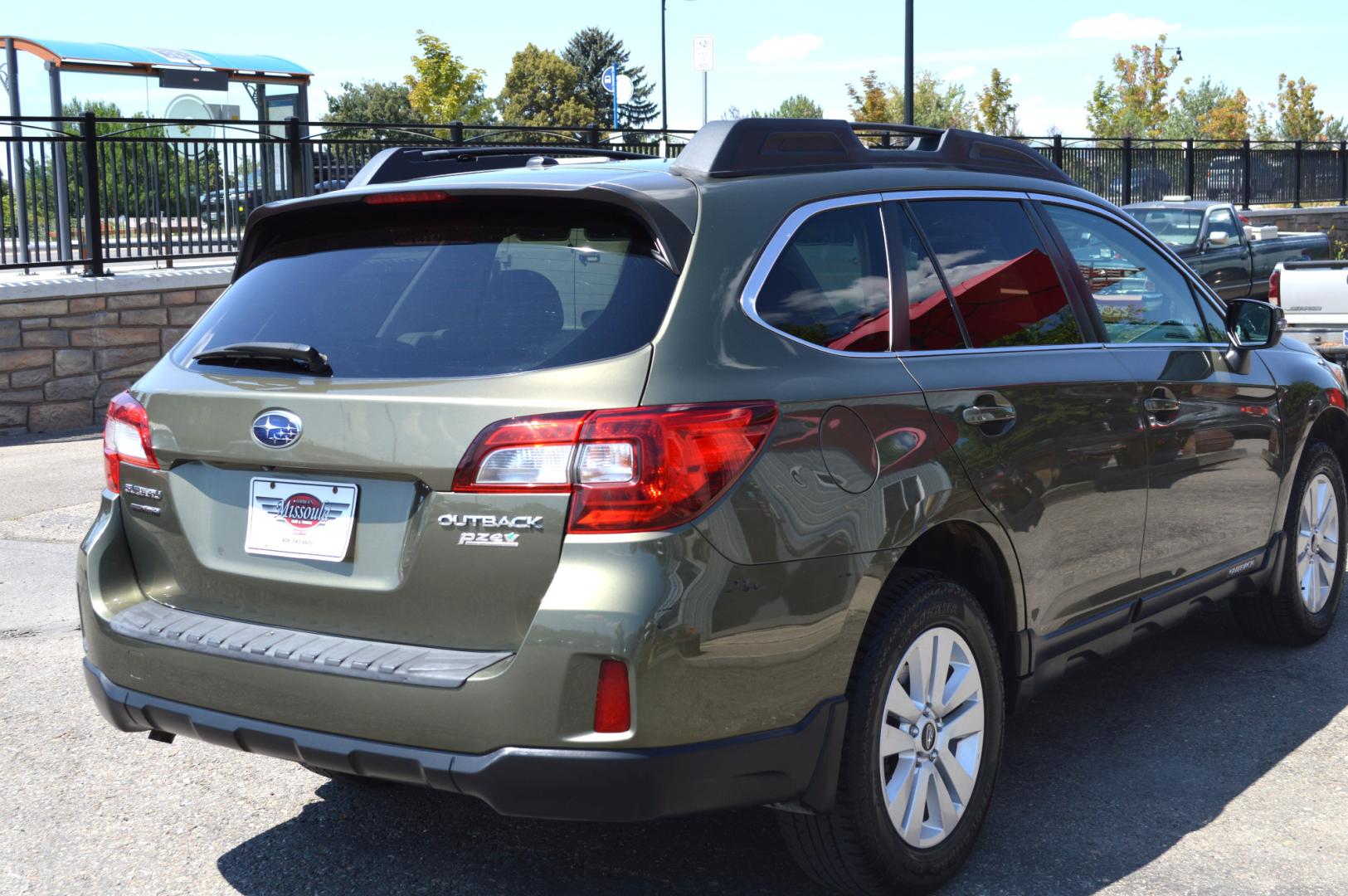 2015 Green /White Subaru Outback 2.5i Premium (4S4BSAFC5F3) with an 2.5L H4 DOHC 16V engine, 6-Speed Automatic transmission, located at 450 N Russell, Missoula, MT, 59801, (406) 543-6600, 46.874496, -114.017433 - Photo#5