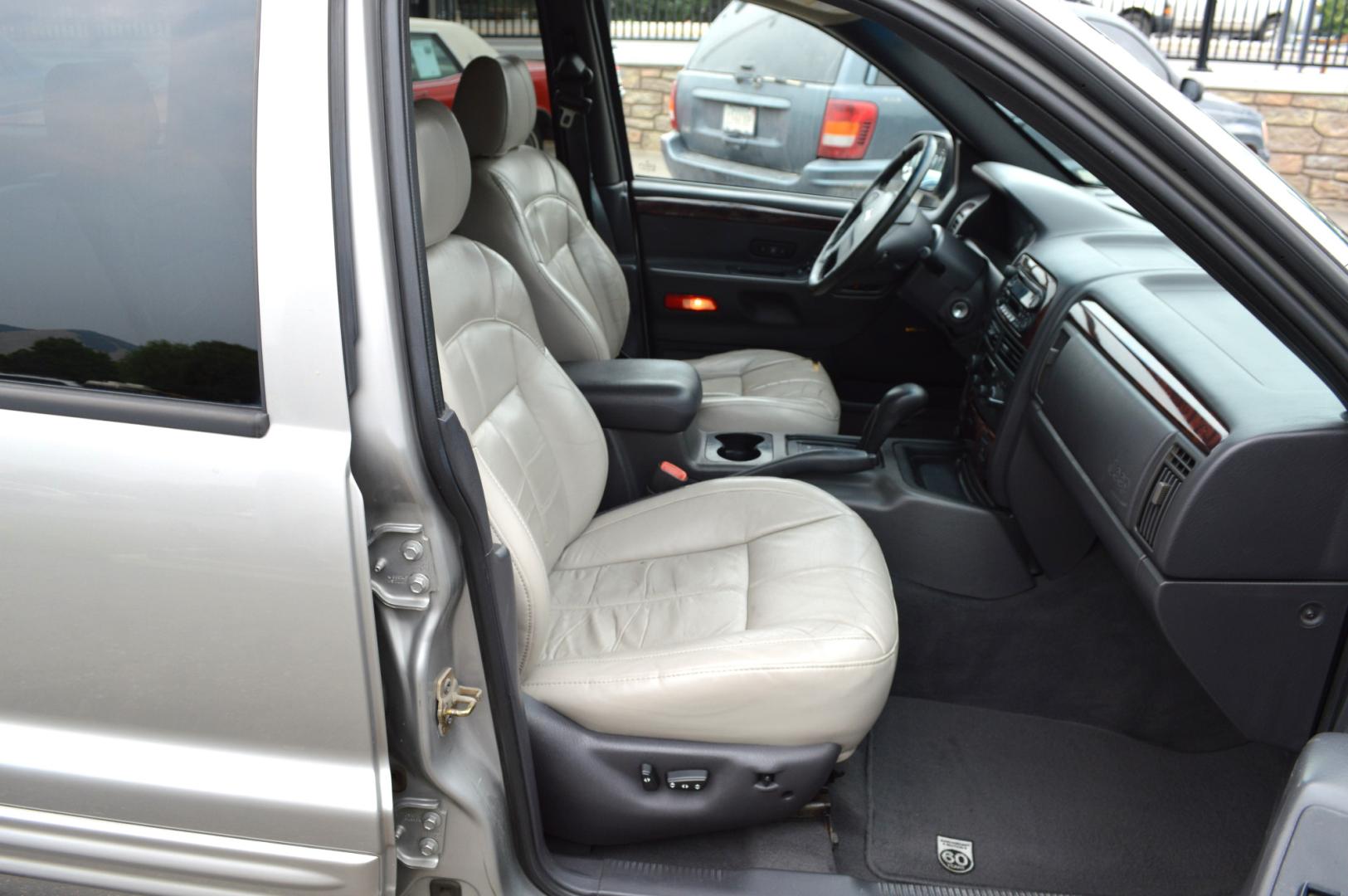 2001 Silver Jeep Grand Cherokee Limited 4WD (1J4GW58N71C) with an 4.7L V8 SOHC 16V engine, Automatic transmission, located at 450 N Russell, Missoula, MT, 59801, (406) 543-6600, 46.874496, -114.017433 - Nice SUV. 60th Anniversary Edition. Automatic Transmission. Power Sunroof. Air. Cruise. Tilt. Power Windows and Locks. Power Leather Seats. Heated Seats. This vehicle is more then 20 years old and is not eligible for lending through our finance companies. - Photo#11