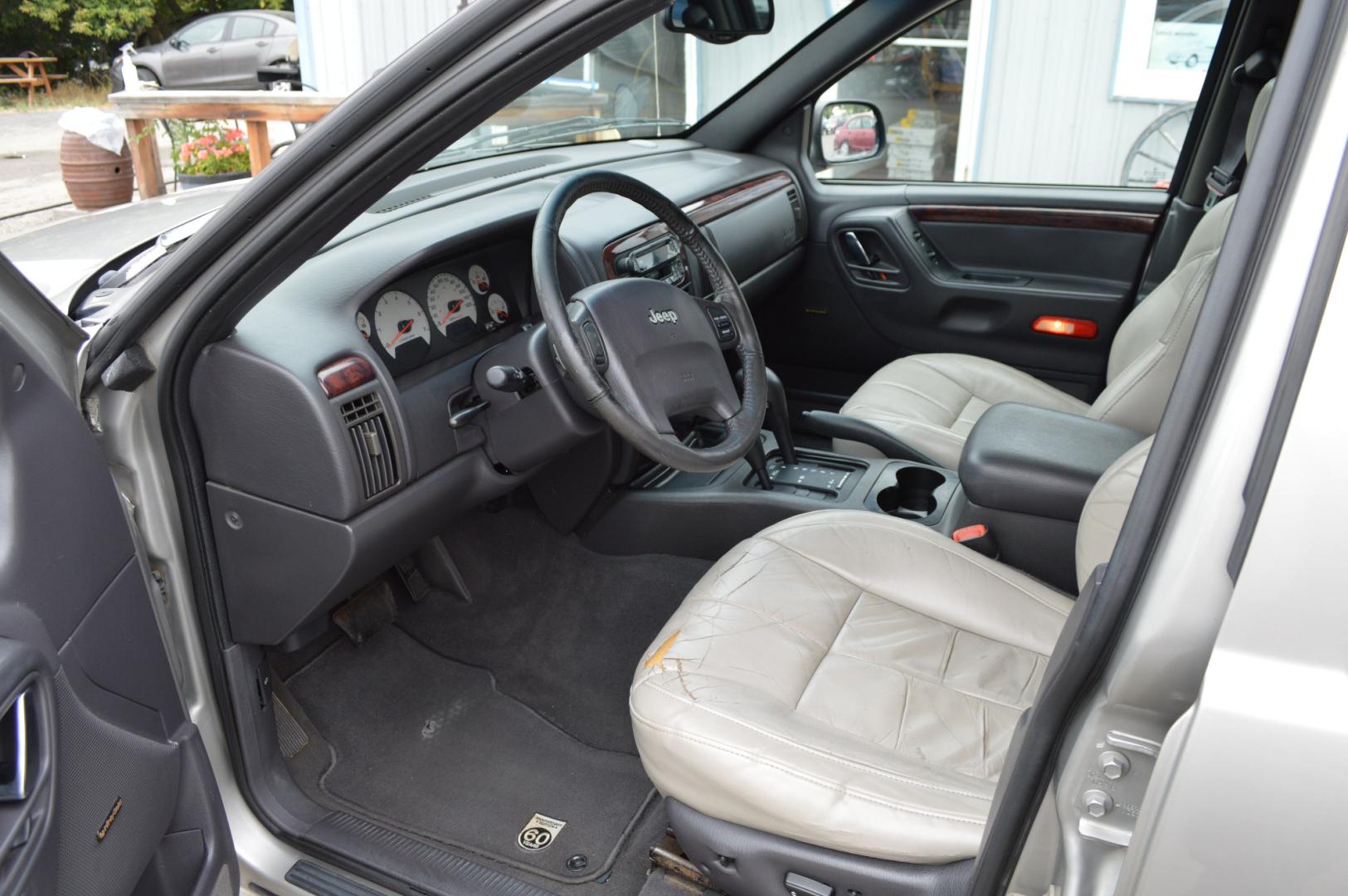 2001 Silver Jeep Grand Cherokee Limited 4WD (1J4GW58N71C) with an 4.7L V8 SOHC 16V engine, Automatic transmission, located at 450 N Russell, Missoula, MT, 59801, (406) 543-6600, 46.874496, -114.017433 - Nice SUV. 60th Anniversary Edition. Automatic Transmission. Power Sunroof. Air. Cruise. Tilt. Power Windows and Locks. Power Leather Seats. Heated Seats. This vehicle is more then 20 years old and is not eligible for lending through our finance companies. - Photo#14