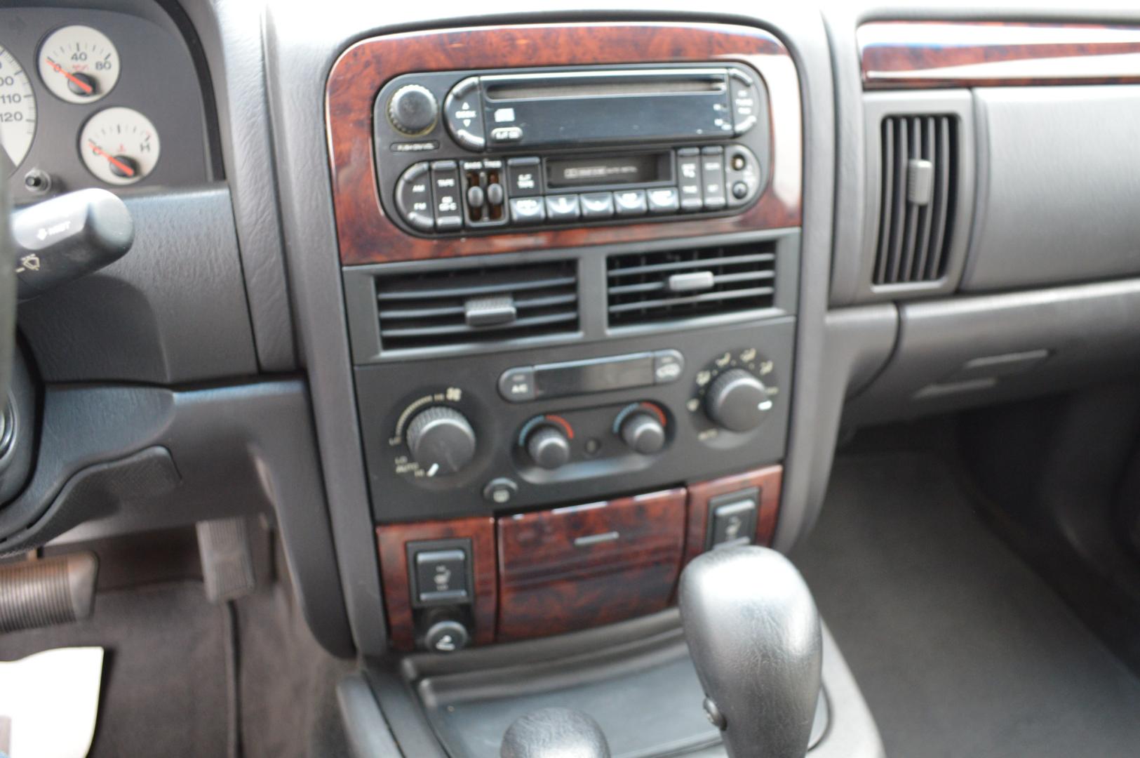 2001 Silver Jeep Grand Cherokee Limited 4WD (1J4GW58N71C) with an 4.7L V8 SOHC 16V engine, Automatic transmission, located at 450 N Russell, Missoula, MT, 59801, (406) 543-6600, 46.874496, -114.017433 - Nice SUV. 60th Anniversary Edition. Automatic Transmission. Power Sunroof. Air. Cruise. Tilt. Power Windows and Locks. Power Leather Seats. Heated Seats. This vehicle is more then 20 years old and is not eligible for lending through our finance companies. - Photo#17