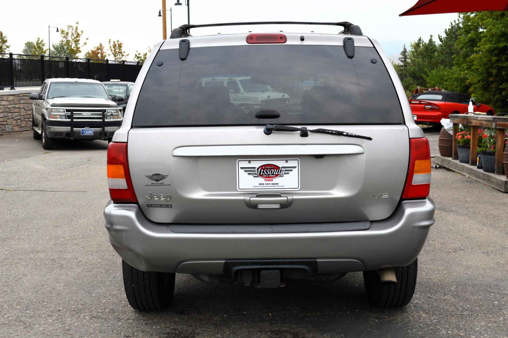 2001 Silver Jeep Grand Cherokee Limited 4WD (1J4GW58N71C) with an 4.7L V8 SOHC 16V engine, Automatic transmission, located at 450 N Russell, Missoula, MT, 59801, (406) 543-6600, 46.874496, -114.017433 - Nice SUV. 60th Anniversary Edition. Automatic Transmission. Power Sunroof. Air. Cruise. Tilt. Power Windows and Locks. Power Leather Seats. Heated Seats. This vehicle is more then 20 years old and is not eligible for lending through our finance companies. - Photo#6