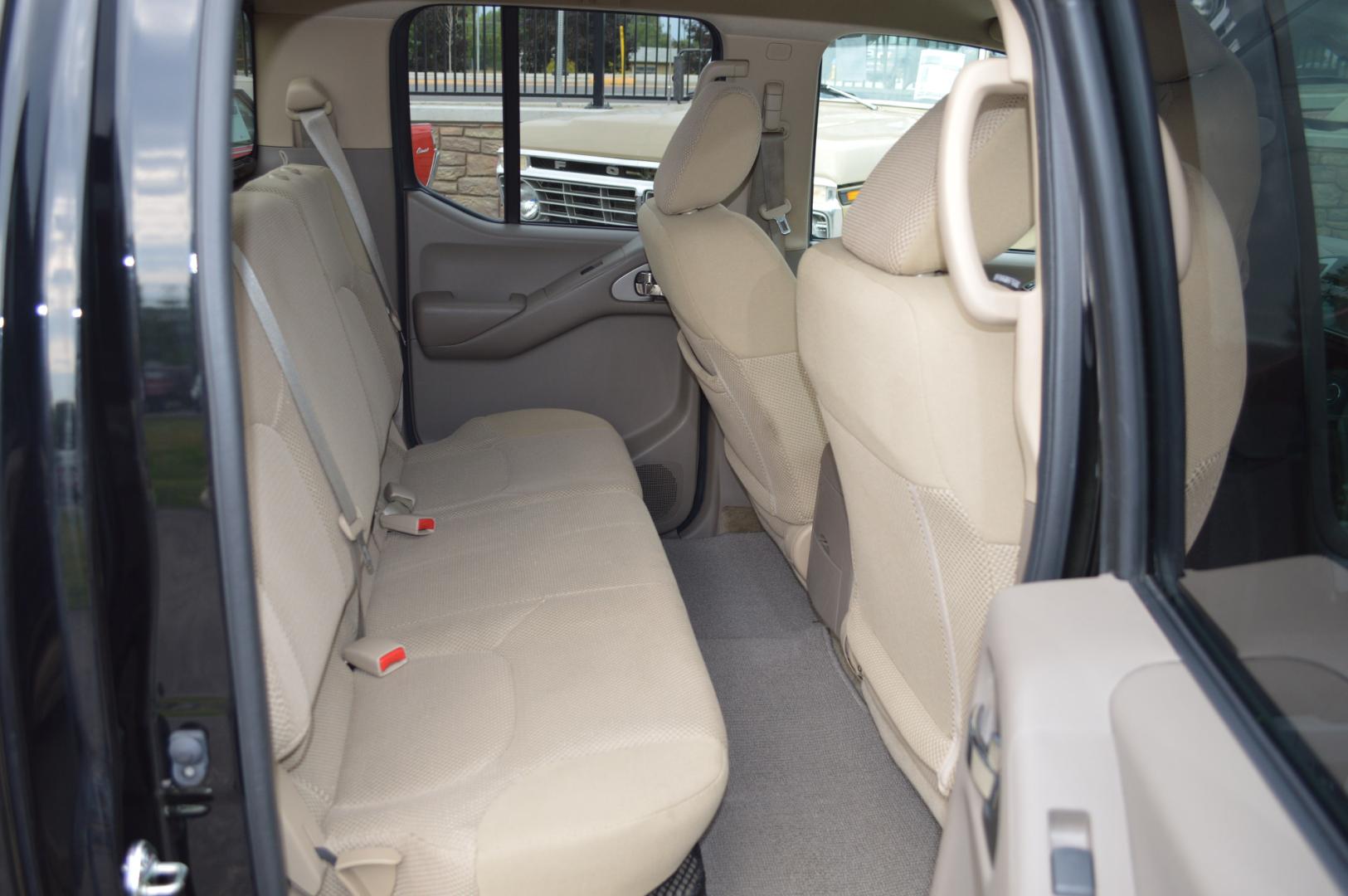 2017 Black /Tan Nissan Frontier SL Crew Cab 5AT 2WD (1N6AD0ER4HN) with an 4.0L V6 DOHC 24V engine, 5A transmission, located at 450 N Russell, Missoula, MT, 59801, (406) 543-6600, 46.874496, -114.017433 - Photo#9