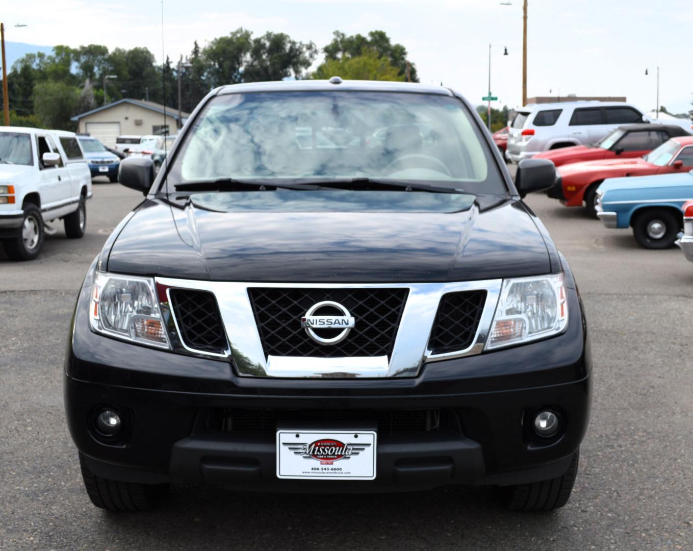 2017 Black /Tan Nissan Frontier SL Crew Cab 5AT 2WD (1N6AD0ER4HN) with an 4.0L V6 DOHC 24V engine, 5A transmission, located at 450 N Russell, Missoula, MT, 59801, (406) 543-6600, 46.874496, -114.017433 - Photo#3