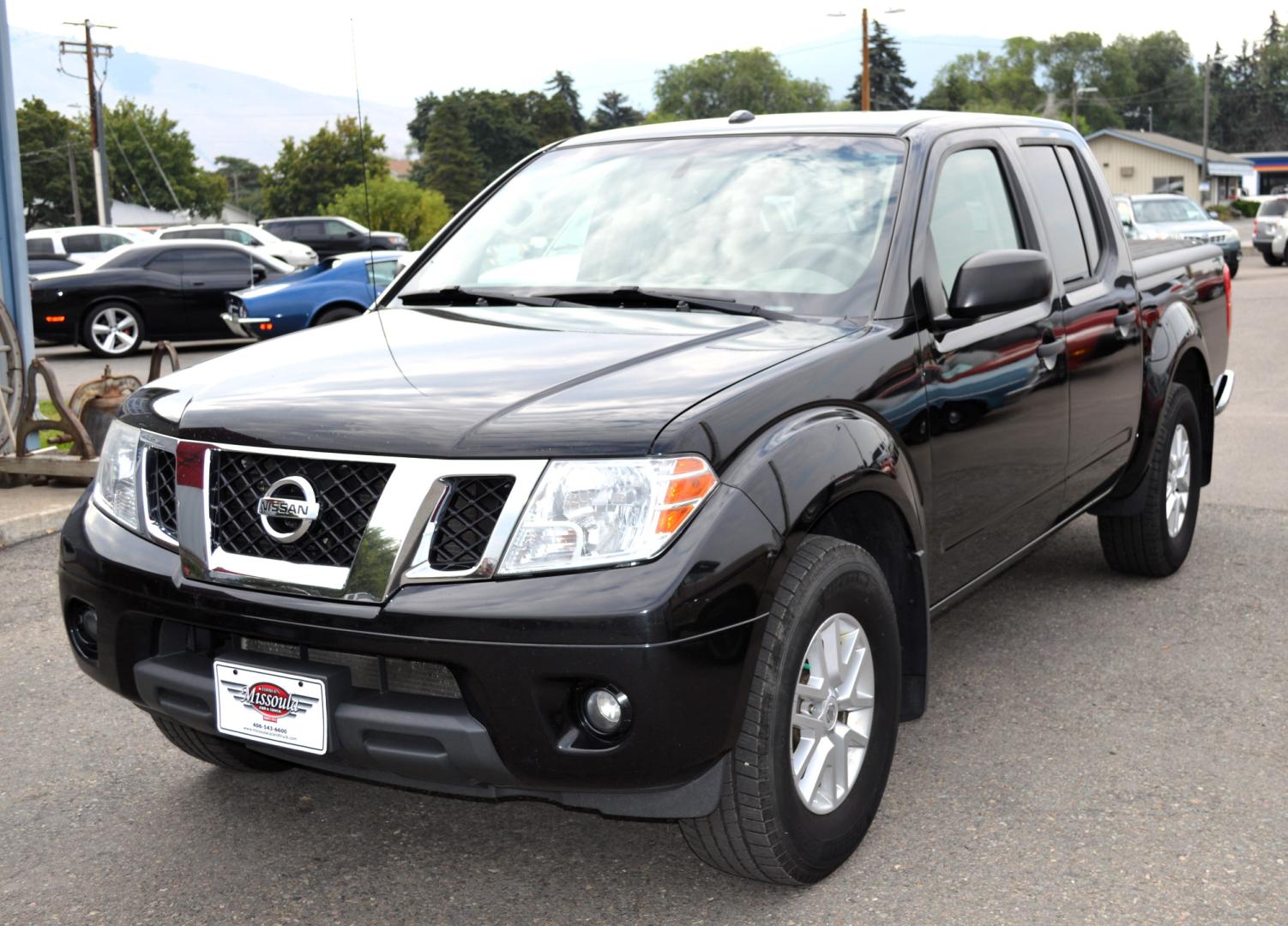 2017 Black /Tan Nissan Frontier SL Crew Cab 5AT 2WD (1N6AD0ER4HN) with an 4.0L V6 DOHC 24V engine, 5A transmission, located at 450 N Russell, Missoula, MT, 59801, (406) 543-6600, 46.874496, -114.017433 - Photo#4