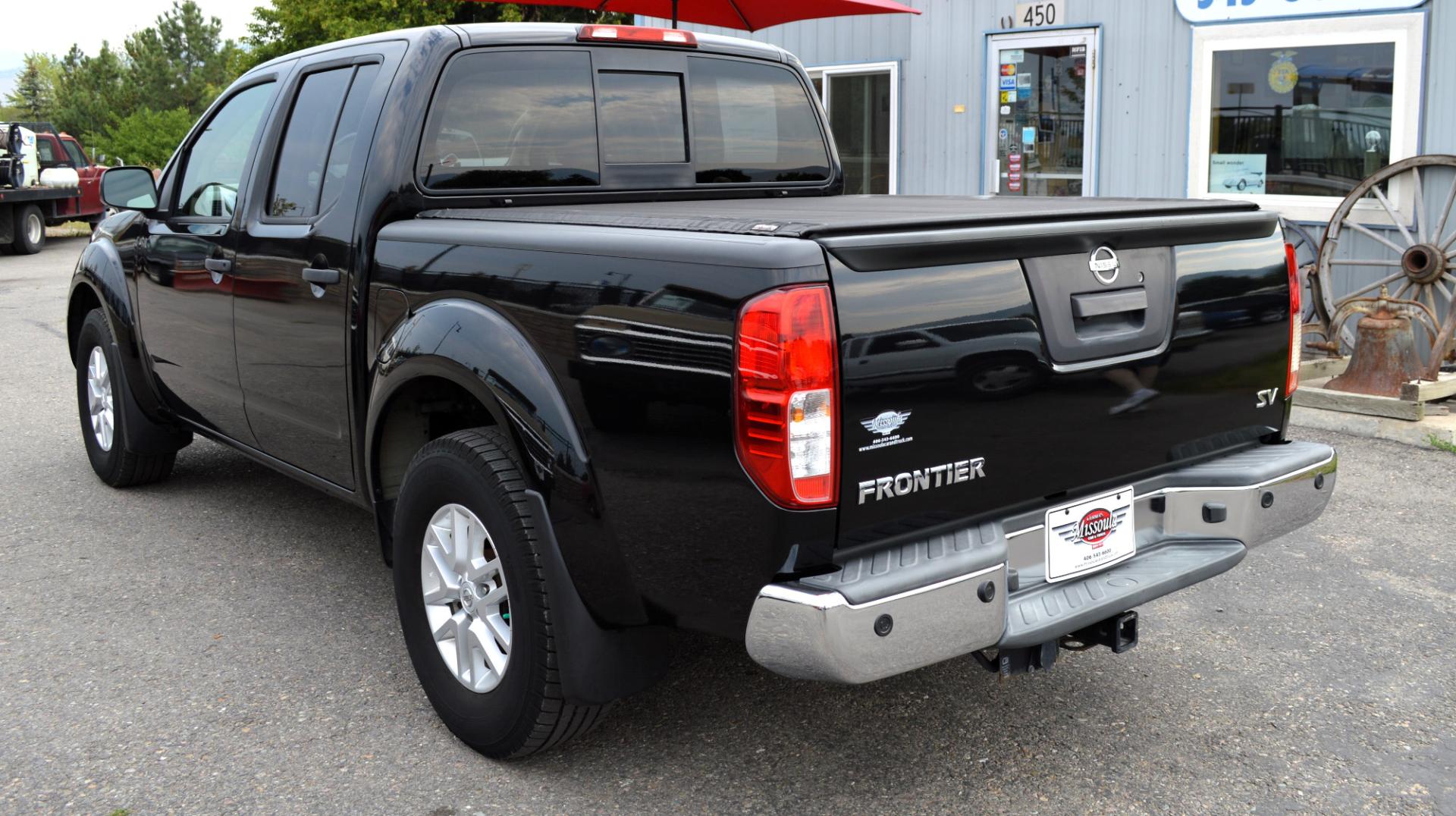 2017 Black /Tan Nissan Frontier SL Crew Cab 5AT 2WD (1N6AD0ER4HN) with an 4.0L V6 DOHC 24V engine, 5A transmission, located at 450 N Russell, Missoula, MT, 59801, (406) 543-6600, 46.874496, -114.017433 - Photo#5