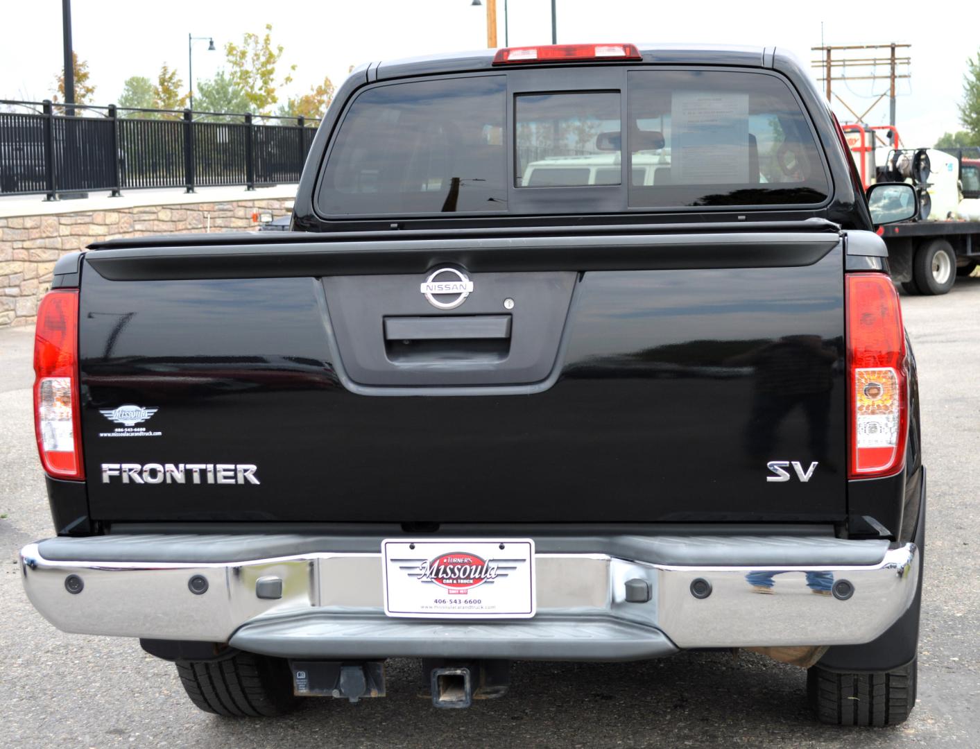 2017 Black /Tan Nissan Frontier SL Crew Cab 5AT 2WD (1N6AD0ER4HN) with an 4.0L V6 DOHC 24V engine, 5A transmission, located at 450 N Russell, Missoula, MT, 59801, (406) 543-6600, 46.874496, -114.017433 - Photo#6