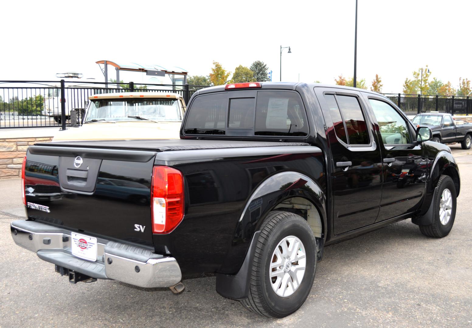 2017 Black /Tan Nissan Frontier SL Crew Cab 5AT 2WD (1N6AD0ER4HN) with an 4.0L V6 DOHC 24V engine, 5A transmission, located at 450 N Russell, Missoula, MT, 59801, (406) 543-6600, 46.874496, -114.017433 - Photo#7