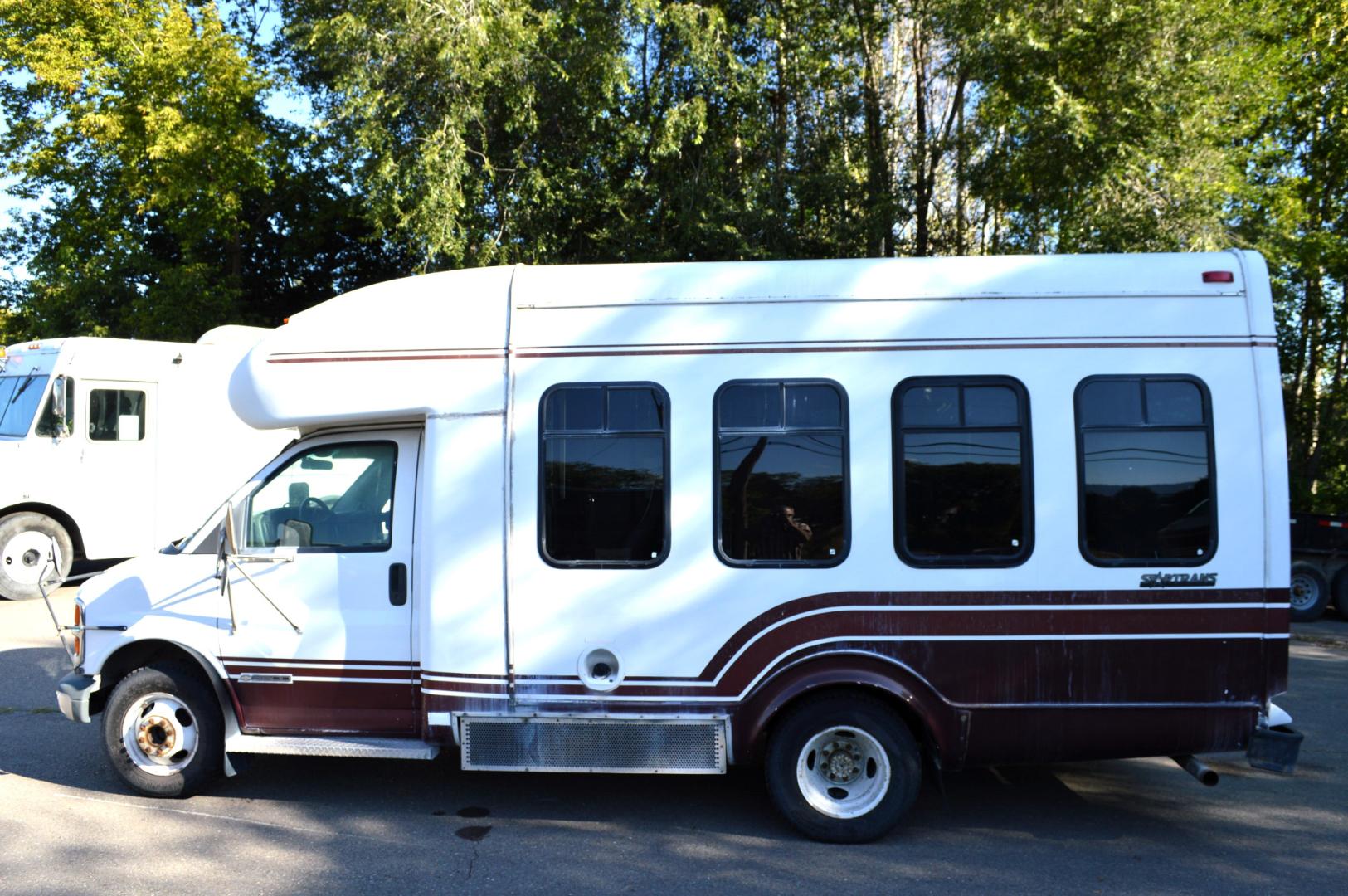 1998 White Chevrolet Express G3500 (1GBJG31J4W1) with an 7.4L V8 OHV 16V engine, 4-Speed Automatic Overdrive transmission, located at 450 N Russell, Missoula, MT, 59801, (406) 543-6600, 46.874496, -114.017433 - Great running Handi-Cap Mini Bus on Chevy 1 Ton Dually. Hydraulic Wheel Chair Lift. Rear Seats fold up out of the way for more room. Front and Rear Air Conditioning. This vehicle is more then 20 years old and is not eligible for lending through our finance companies. - Photo#5