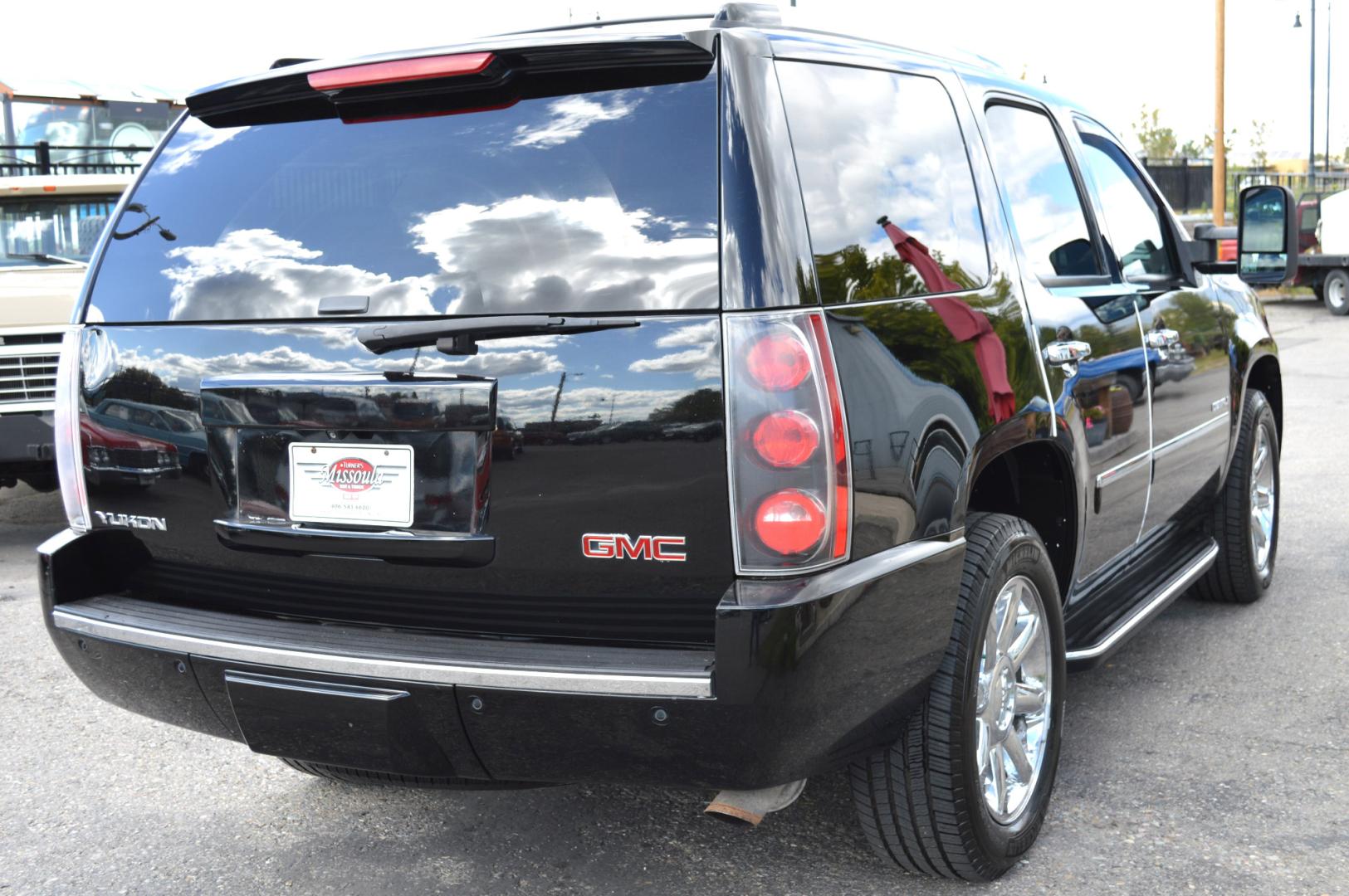 2013 Black /Black GMC Yukon Denali 4WD (1GKS2EEF6DR) with an 6.2L V8 OHV 16V engine, 6-Speed Automatic transmission, located at 450 N Russell, Missoula, MT, 59801, (406) 543-6600, 46.874496, -114.017433 - Excellent Condition SUV. Leather Heated Power Seats. Rear Bucket Seats. 3rd Row Seating. Power Sunroof. Rear Entertainment. Rear Climate Control. Like New Michelin Tires - Photo#5