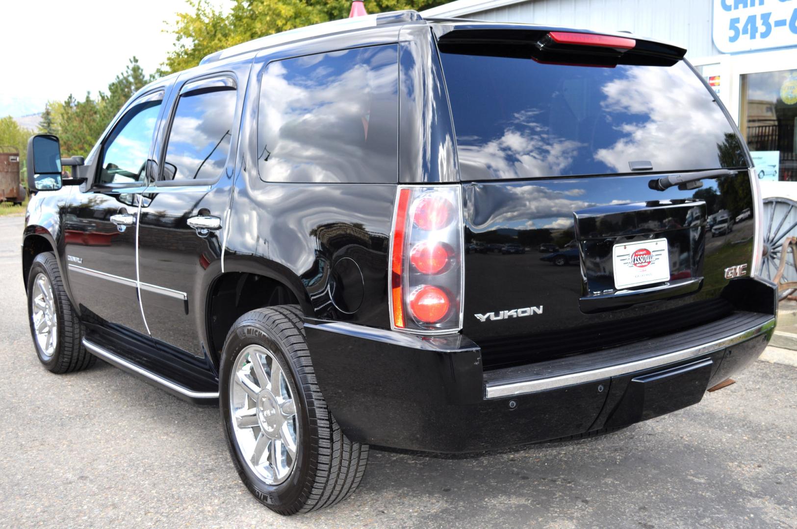 2013 Black /Black GMC Yukon Denali 4WD (1GKS2EEF6DR) with an 6.2L V8 OHV 16V engine, 6-Speed Automatic transmission, located at 450 N Russell, Missoula, MT, 59801, (406) 543-6600, 46.874496, -114.017433 - Excellent Condition SUV. Leather Heated Power Seats. Rear Bucket Seats. 3rd Row Seating. Power Sunroof. Rear Entertainment. Rear Climate Control. Like New Michelin Tires - Photo#7