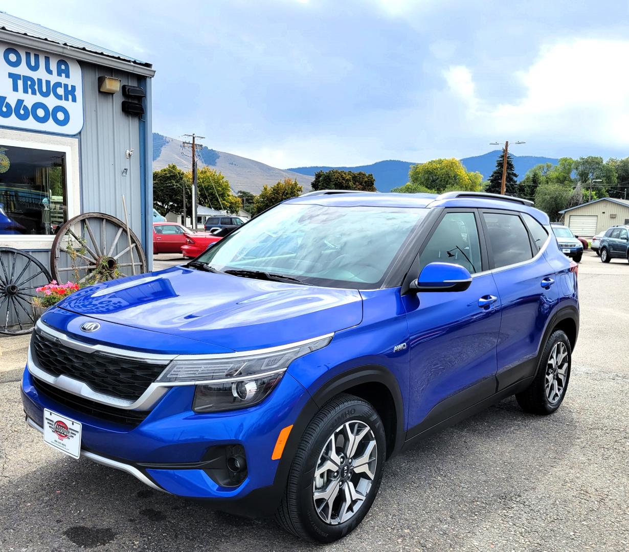 2021 Blue /White Kia Seltos EX (KNDERCAAXM7) with an 2.0L L4 DOHC 16V engine, CVT transmission, located at 450 N Russell, Missoula, MT, 59801, (406) 543-6600, 46.874496, -114.017433 - Photo#1