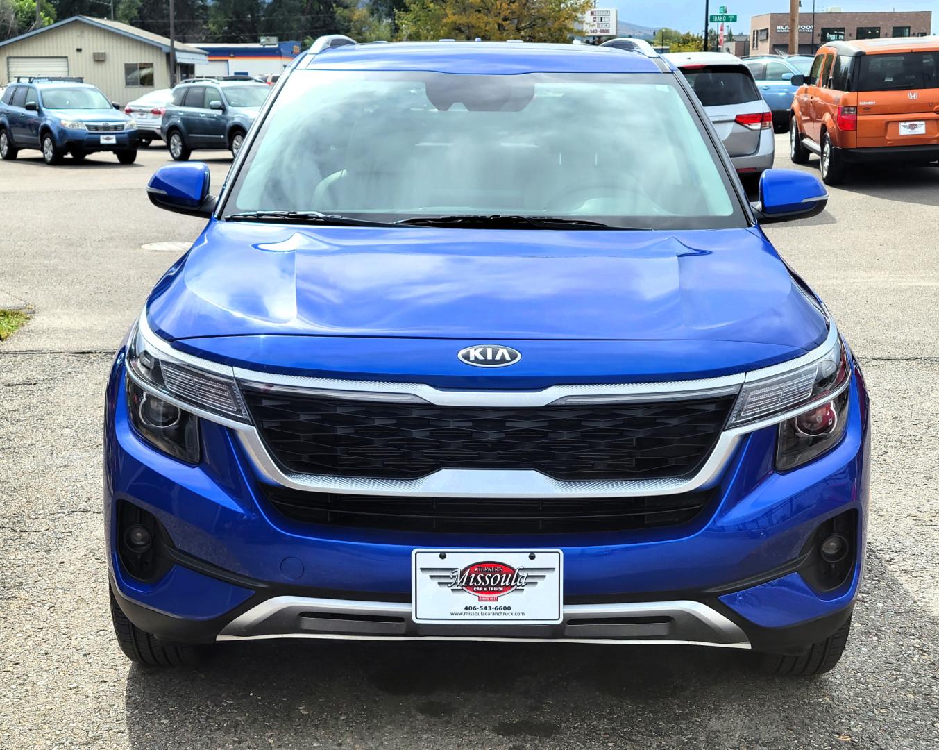 2021 Blue /White Kia Seltos EX (KNDERCAAXM7) with an 2.0L L4 DOHC 16V engine, CVT transmission, located at 450 N Russell, Missoula, MT, 59801, (406) 543-6600, 46.874496, -114.017433 - Photo#2