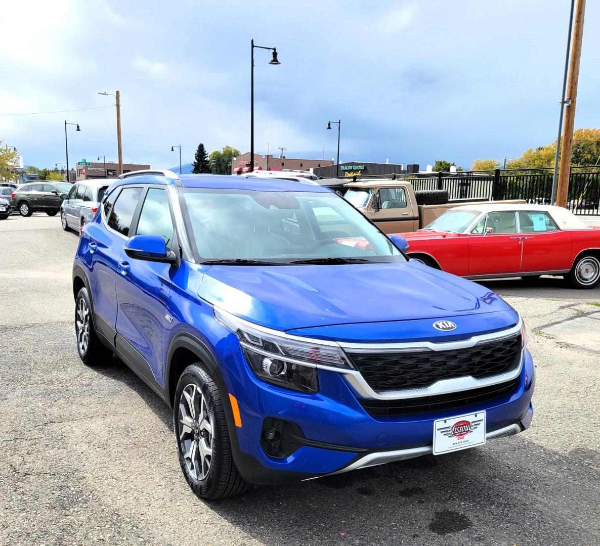 2021 Blue /White Kia Seltos EX (KNDERCAAXM7) with an 2.0L L4 DOHC 16V engine, CVT transmission, located at 450 N Russell, Missoula, MT, 59801, (406) 543-6600, 46.874496, -114.017433 - Photo#4