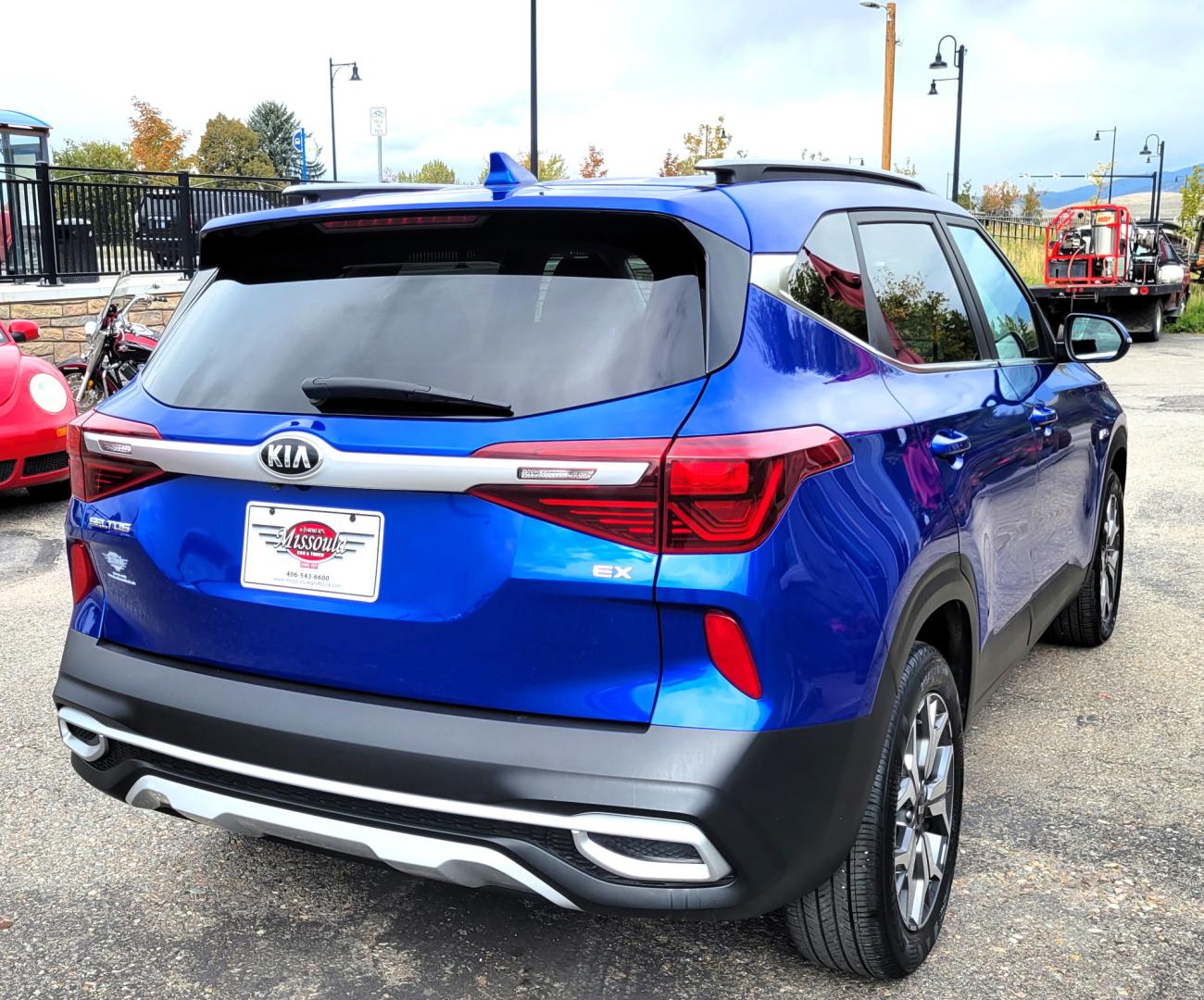 2021 Blue /White Kia Seltos EX (KNDERCAAXM7) with an 2.0L L4 DOHC 16V engine, CVT transmission, located at 450 N Russell, Missoula, MT, 59801, (406) 543-6600, 46.874496, -114.017433 - Photo#6