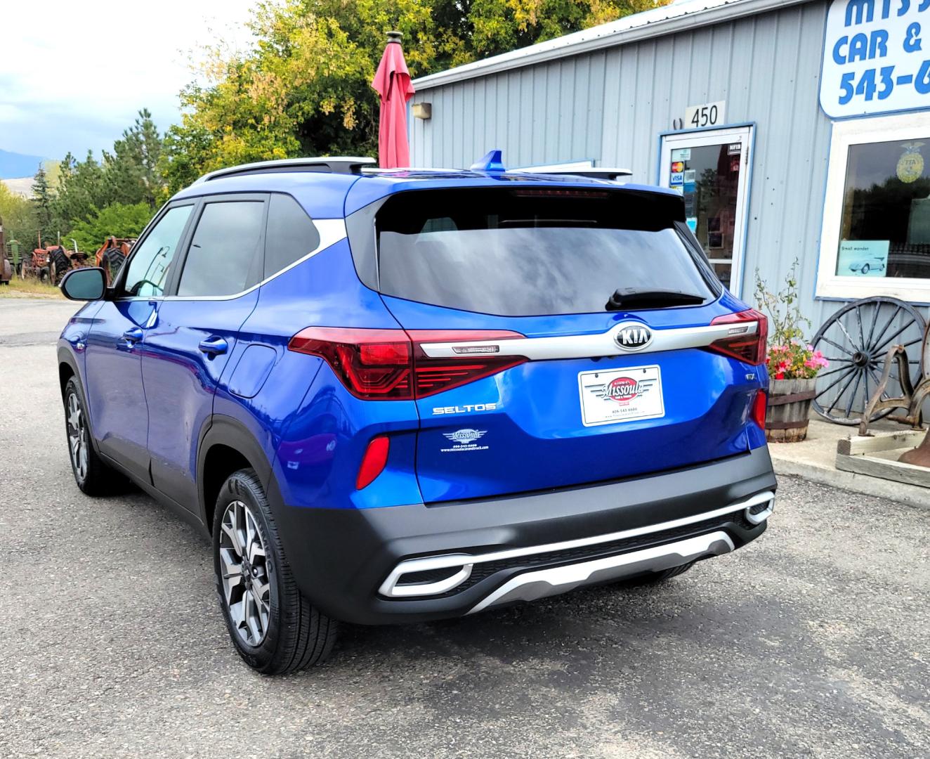 2021 Blue /White Kia Seltos EX (KNDERCAAXM7) with an 2.0L L4 DOHC 16V engine, CVT transmission, located at 450 N Russell, Missoula, MT, 59801, (406) 543-6600, 46.874496, -114.017433 - Photo#8