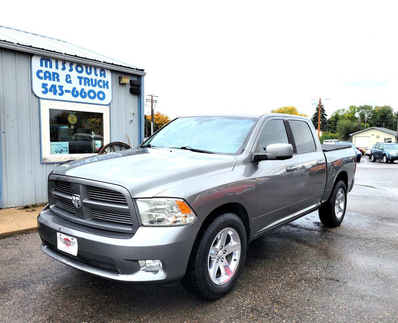 2011 Grey /Black Dodge Ram 1500 ST Crew Cab 4WD (1D7RV1CTXBS) with an 5.7L V8 OHV 16V engine, 5-Speed Automatic transmission, located at 450 N Russell, Missoula, MT, 59801, (406) 543-6600, 46.874496, -114.017433 - Really Nice Truck. Hemi. 4 Wheel Drive. 5 Speed Automatic Transmission. Power Drivers Seat. Air. Cruise. Tilt. AM FM CD Player. Satellite Radio. Power Windows and Locks. Tonneau Cover. Towing. - Photo#1