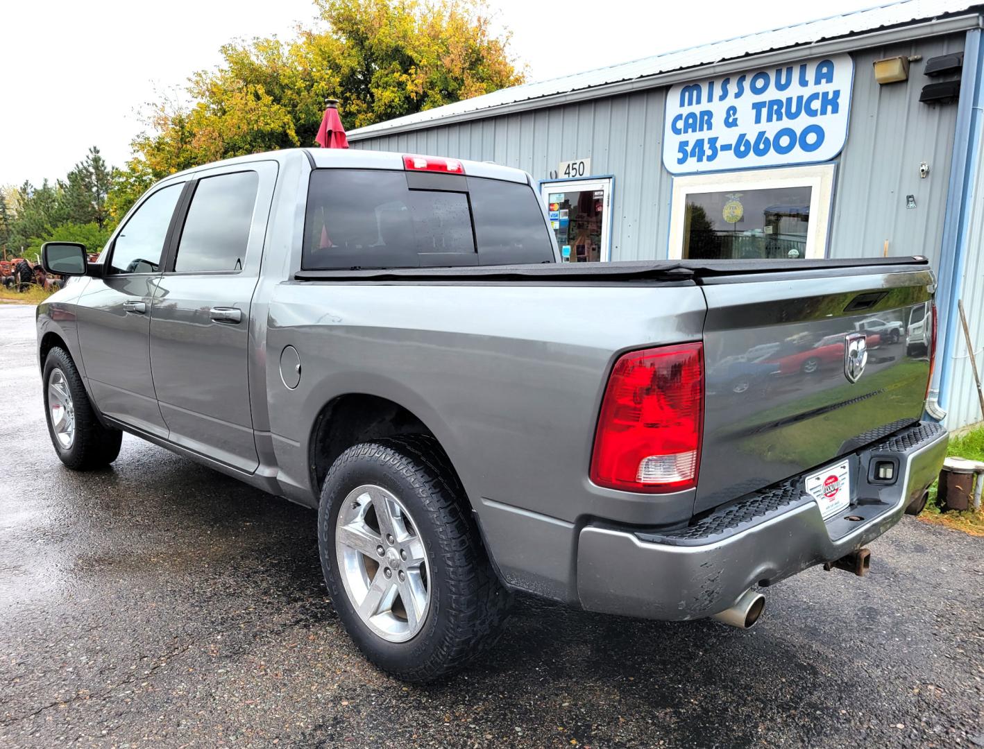 2011 Grey /Black Dodge Ram 1500 ST Crew Cab 4WD (1D7RV1CTXBS) with an 5.7L V8 OHV 16V engine, 5-Speed Automatic transmission, located at 450 N Russell, Missoula, MT, 59801, (406) 543-6600, 46.874496, -114.017433 - Really Nice Truck. Hemi. 4 Wheel Drive. 5 Speed Automatic Transmission. Power Drivers Seat. Air. Cruise. Tilt. AM FM CD Player. Satellite Radio. Power Windows and Locks. Tonneau Cover. Towing. - Photo#7