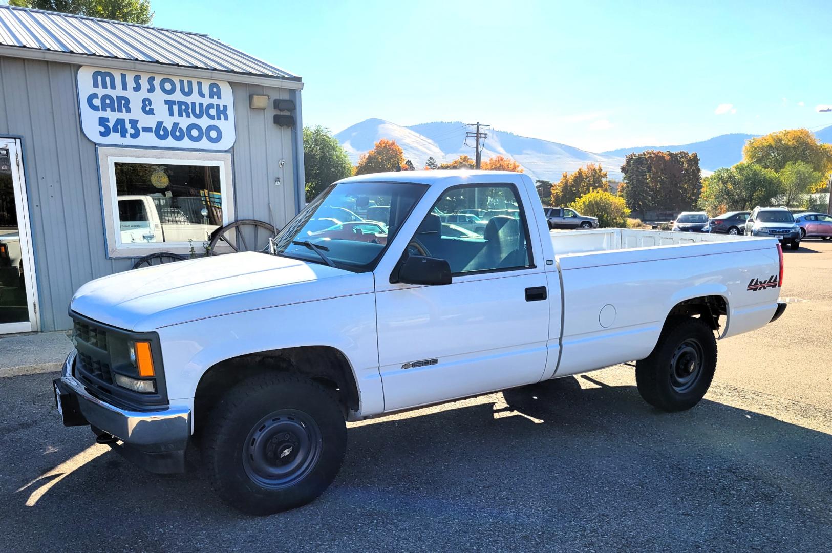 1998 White Chevrolet C/K 1500 Reg. Cab 8-ft. Bed 4WD (1GCEK14R5WZ) with an 5.7L V8 OHV 16V engine, Automatic transmission, located at 450 N Russell, Missoula, MT, 59801, (406) 543-6600, 46.874496, -114.017433 - Photo#0