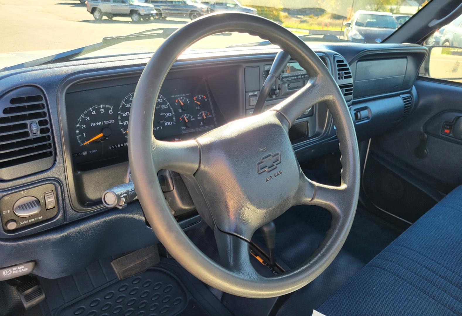 1998 White Chevrolet C/K 1500 Reg. Cab 8-ft. Bed 4WD (1GCEK14R5WZ) with an 5.7L V8 OHV 16V engine, Automatic transmission, located at 450 N Russell, Missoula, MT, 59801, (406) 543-6600, 46.874496, -114.017433 - Photo#18