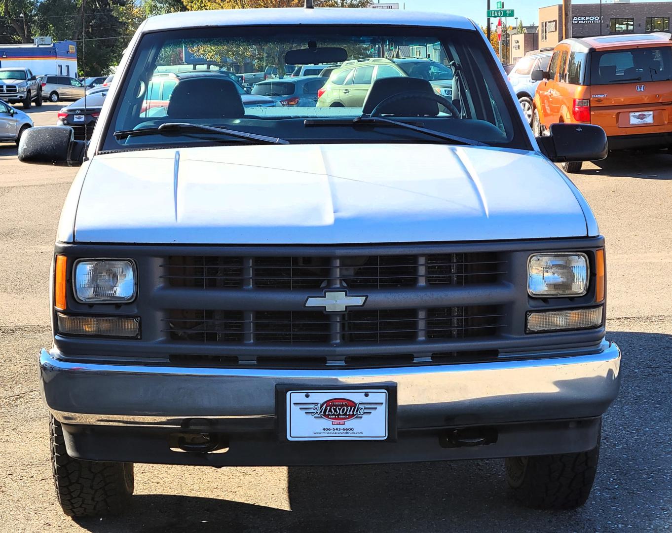 1998 White Chevrolet C/K 1500 Reg. Cab 8-ft. Bed 4WD (1GCEK14R5WZ) with an 5.7L V8 OHV 16V engine, Automatic transmission, located at 450 N Russell, Missoula, MT, 59801, (406) 543-6600, 46.874496, -114.017433 - Photo#2