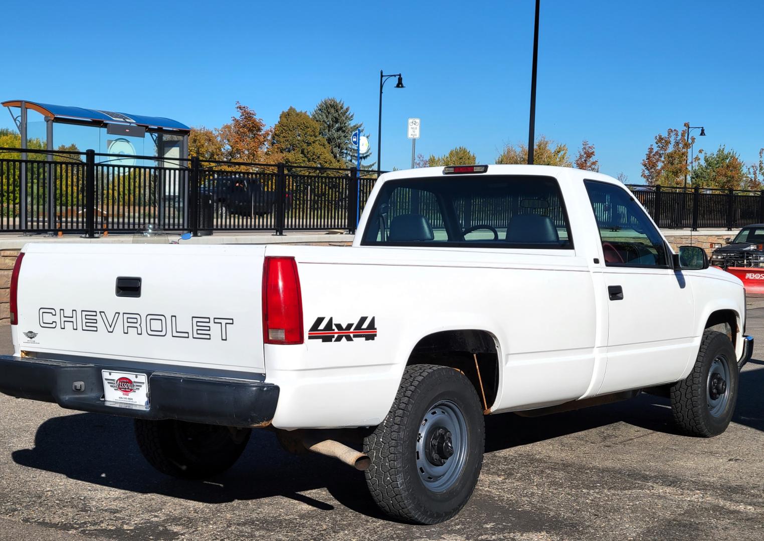 1998 White Chevrolet C/K 1500 Reg. Cab 8-ft. Bed 4WD (1GCEK14R5WZ) with an 5.7L V8 OHV 16V engine, Automatic transmission, located at 450 N Russell, Missoula, MT, 59801, (406) 543-6600, 46.874496, -114.017433 - Photo#5