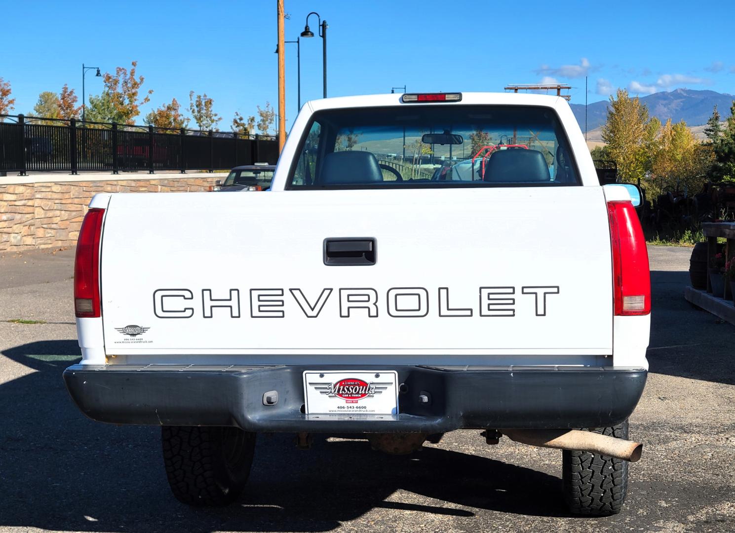 1998 White Chevrolet C/K 1500 Reg. Cab 8-ft. Bed 4WD (1GCEK14R5WZ) with an 5.7L V8 OHV 16V engine, Automatic transmission, located at 450 N Russell, Missoula, MT, 59801, (406) 543-6600, 46.874496, -114.017433 - Photo#6