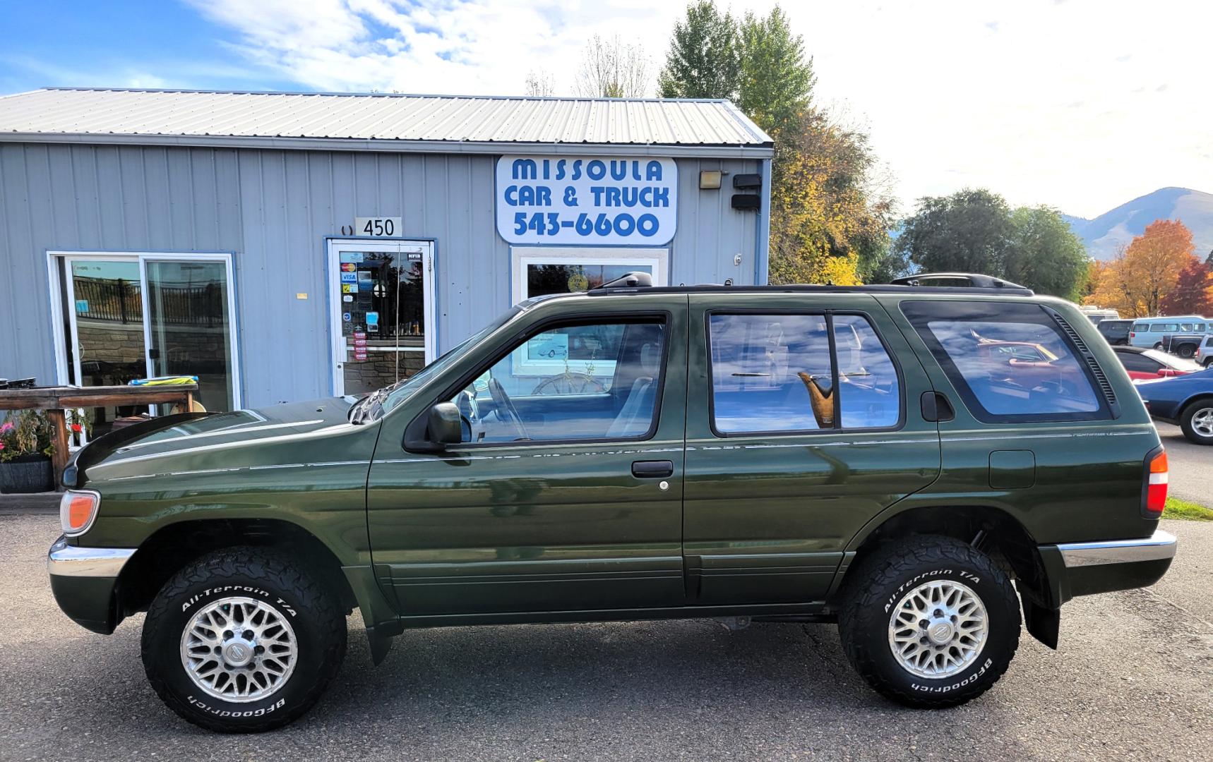 1996 Green Nissan Pathfinder LE 4WD (JN8AR05Y5TW) with an 3.3L V6 OHV 12V engine, 4-Speed Automatic Overdrive transmission, located at 450 N Russell, Missoula, MT, 59801, (406) 543-6600, 46.874496, -114.017433 - Photo#0