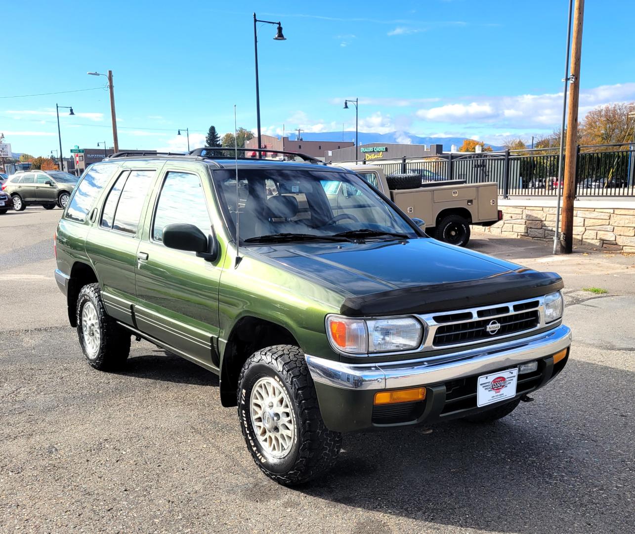 1996 Green Nissan Pathfinder LE 4WD (JN8AR05Y5TW) with an 3.3L V6 OHV 12V engine, 4-Speed Automatic Overdrive transmission, located at 450 N Russell, Missoula, MT, 59801, (406) 543-6600, 46.874496, -114.017433 - Photo#3